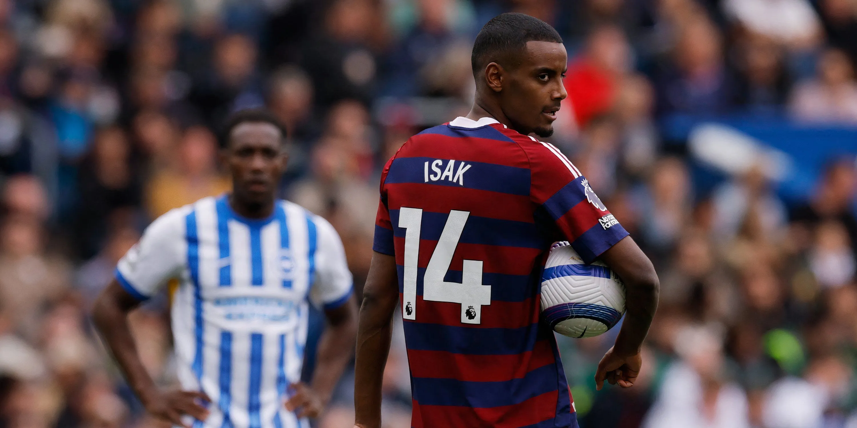 Alexander Isak ăn mừng bàn thắng vào lưới Brighton