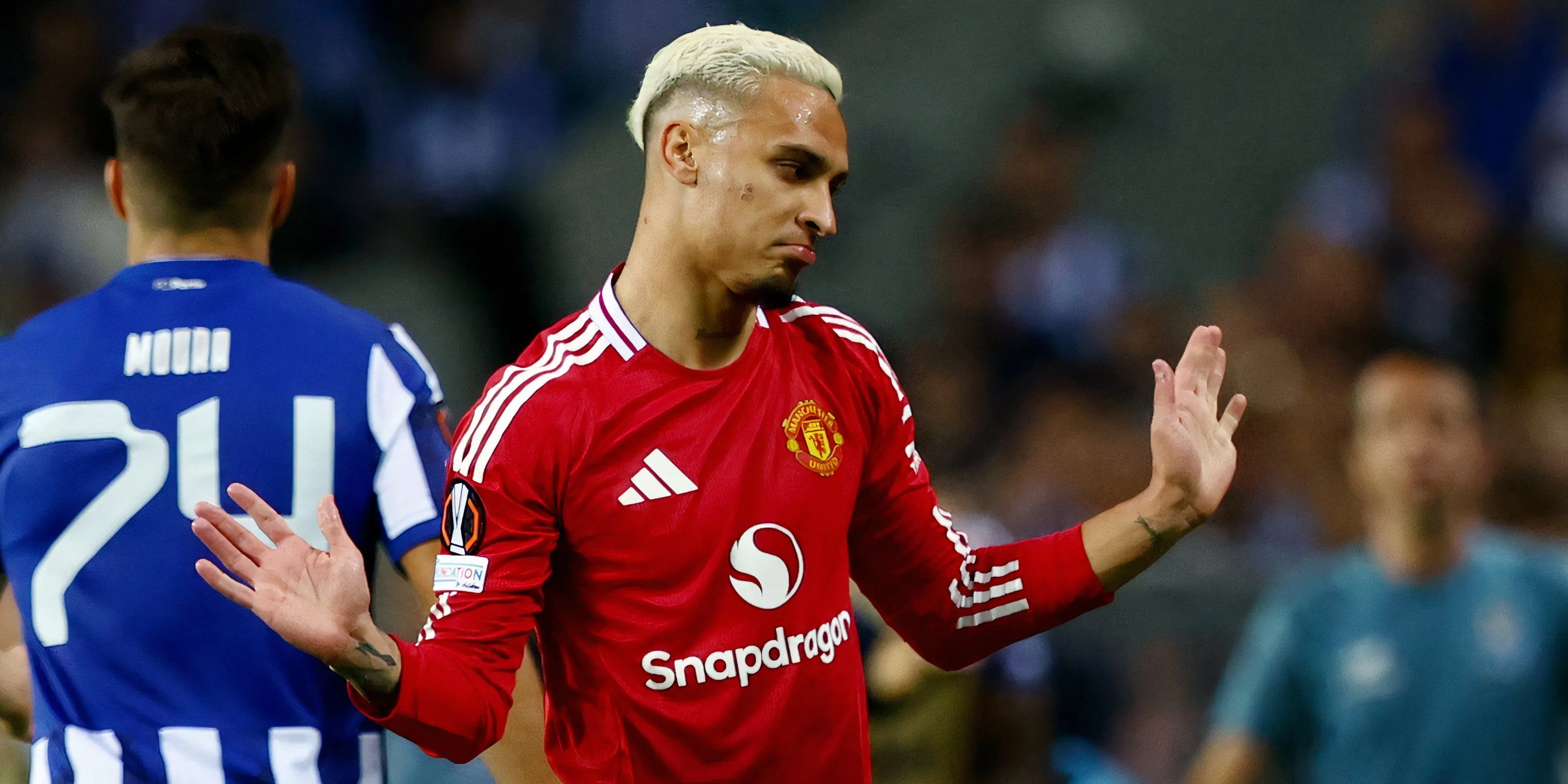 Antony thi đấu trong màu áo Manchester United