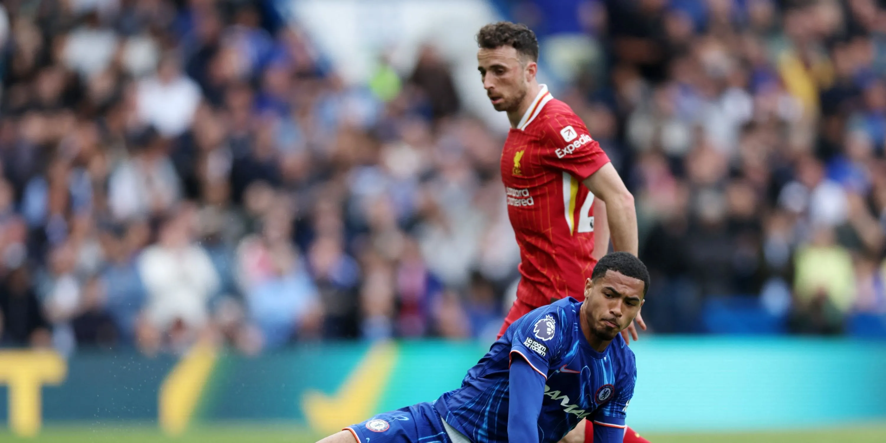 Diogo Jota tỏ ra thất vọng trong màu áo Liverpool ở trận gặp Chelsea