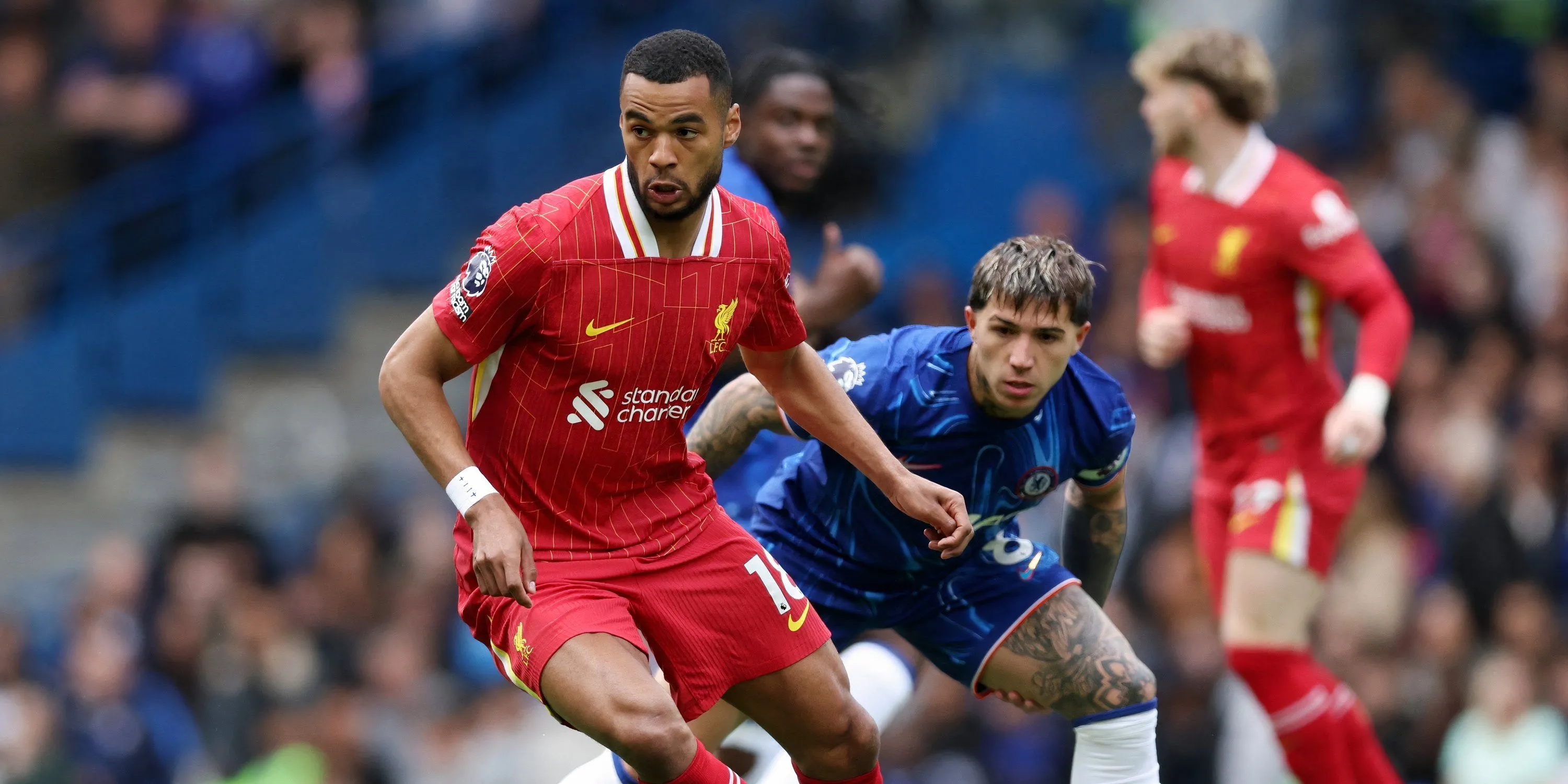 Enzo Fernandez thể hiện sự điềm tĩnh và kỹ thuật trong trận đấu với Liverpool