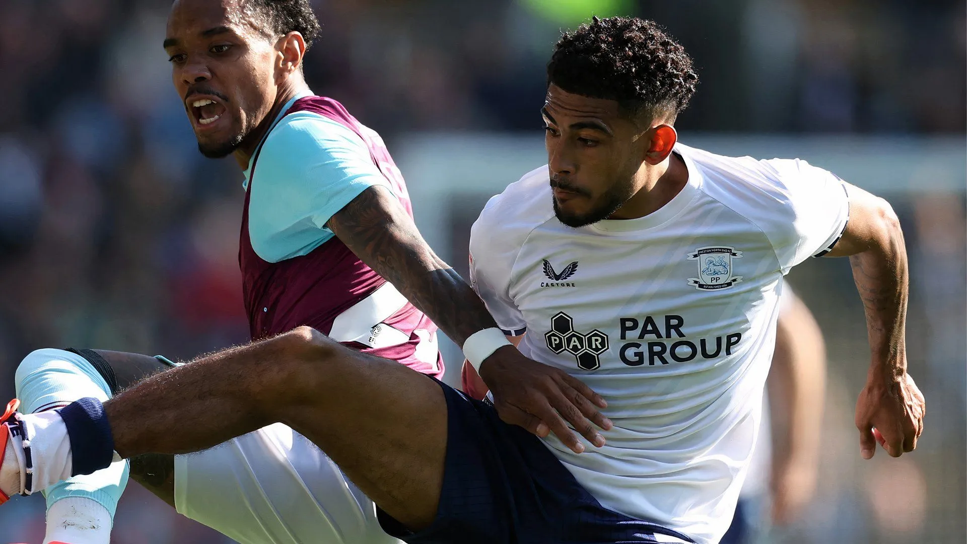 Hậu vệ Kaine Kesler-Hayden trong màu áo Preston North End thi đấu tại Championship