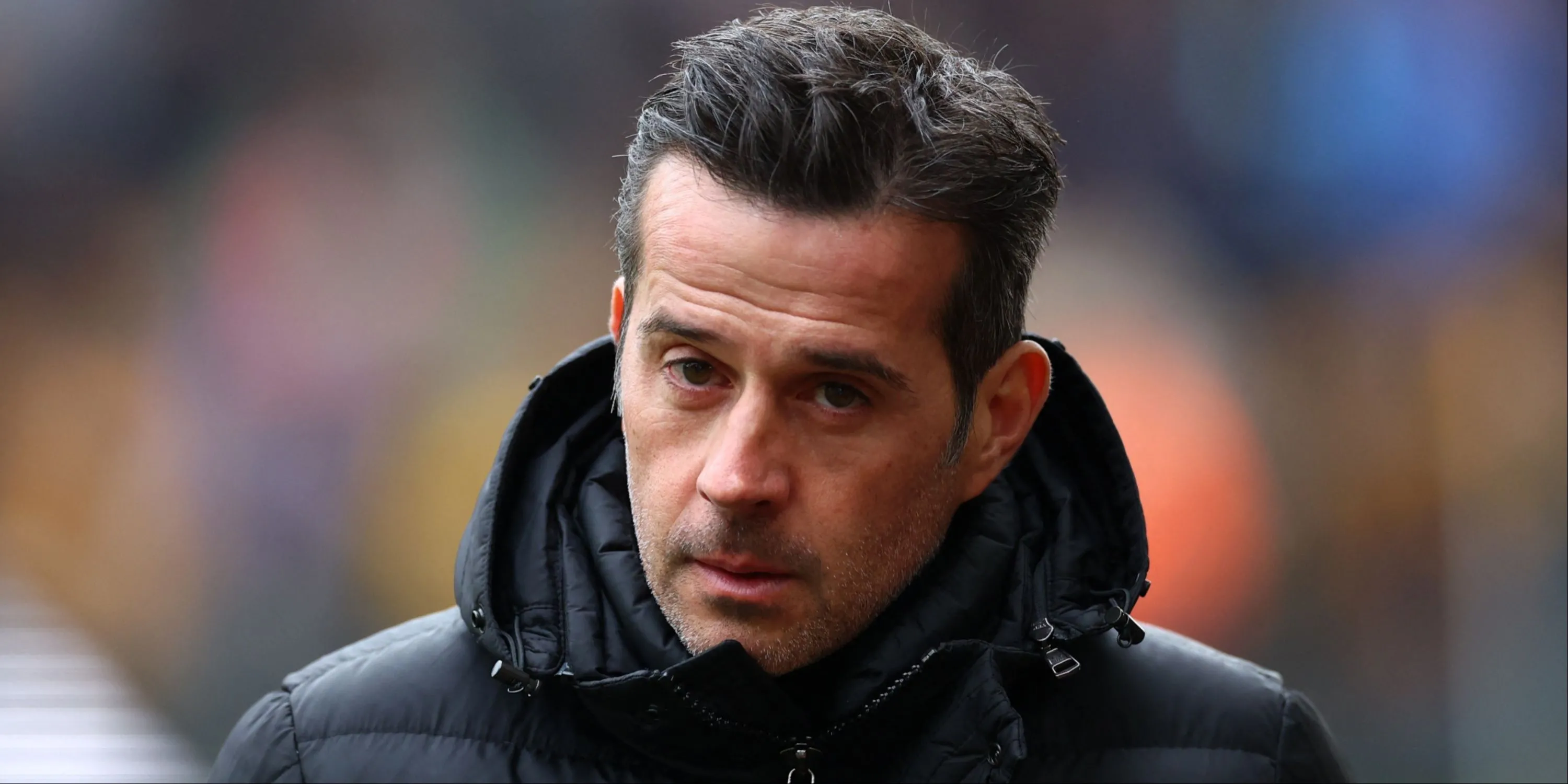 HLV Marco Silva của Fulham chỉ đạo trên sân