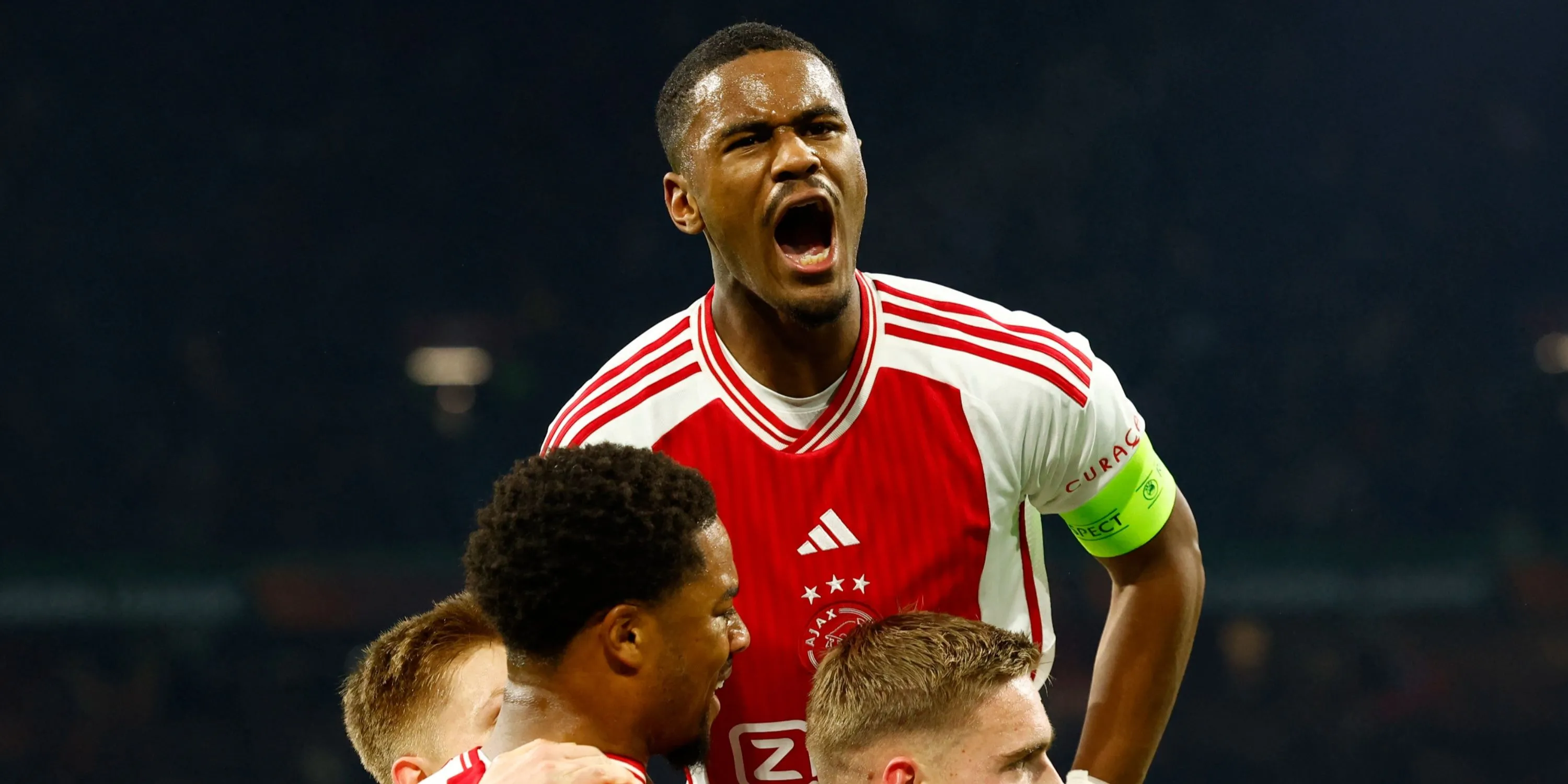 Jorrel Hato trong màu áo Ajax, một tài năng trẻ được nhiều CLB lớn săn đón