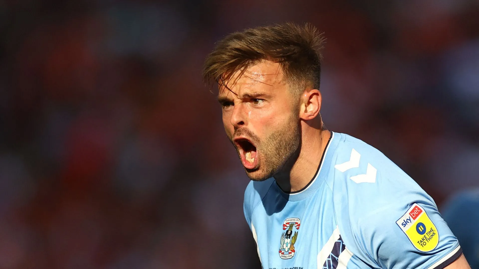 Matt Godden ăn mừng sau khi ghi bàn quan trọng cho Coventry City ở Championship