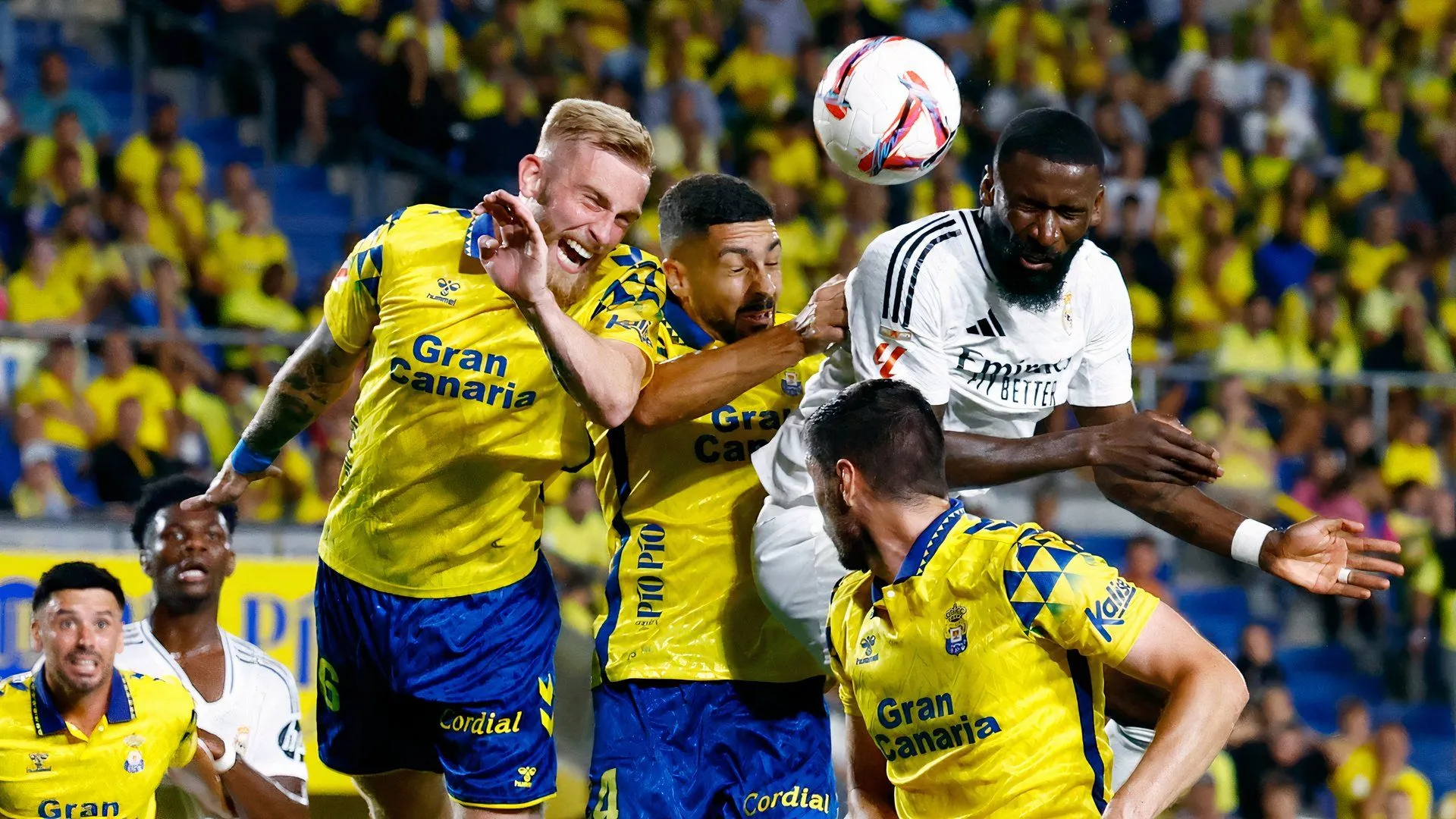 Oli McBurnie thi đấu cho CLB Las Palmas tại Tây Ban Nha.