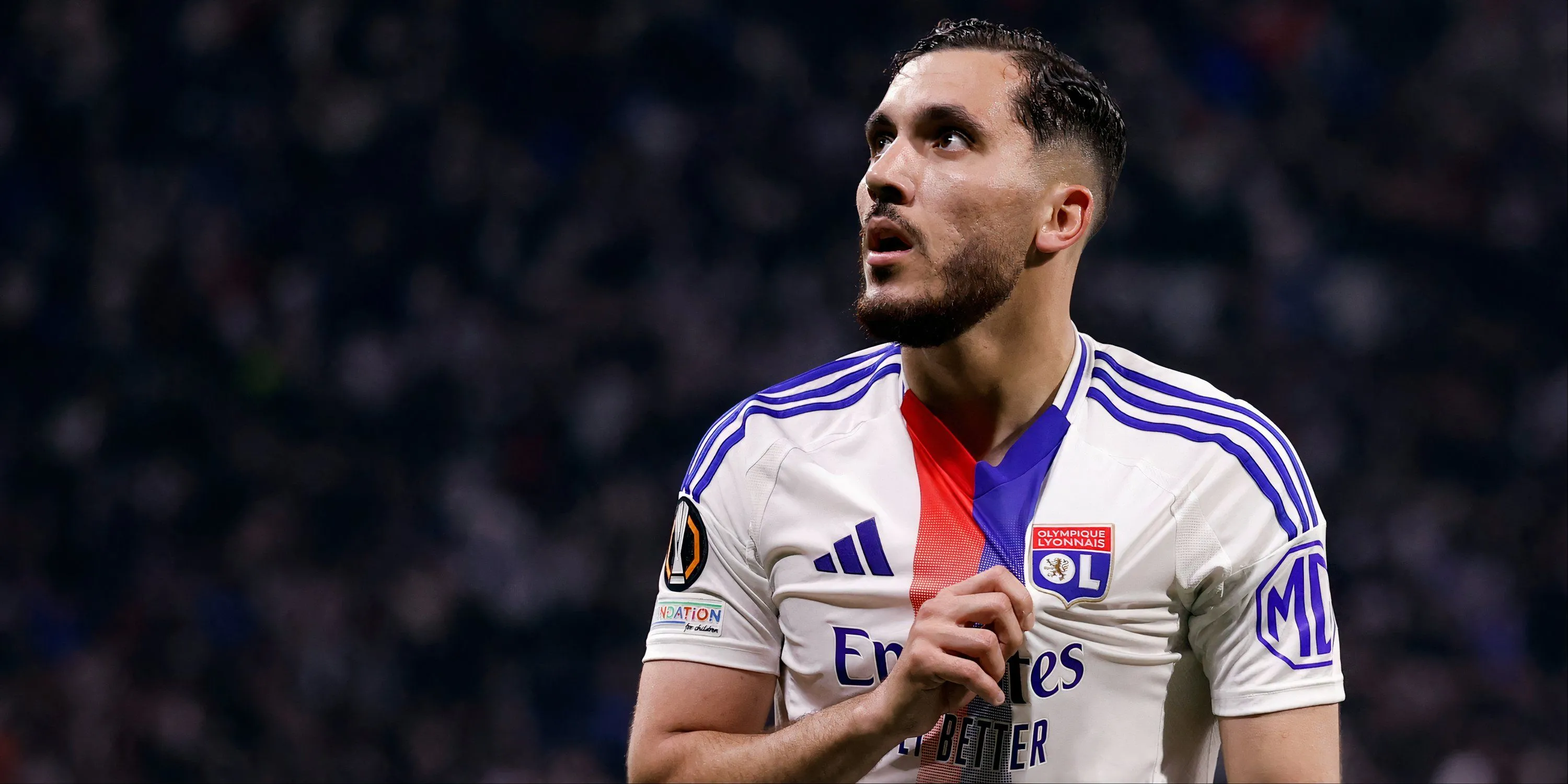Rayan Cherki trong màu áo Lyon đối đầu Man Utd