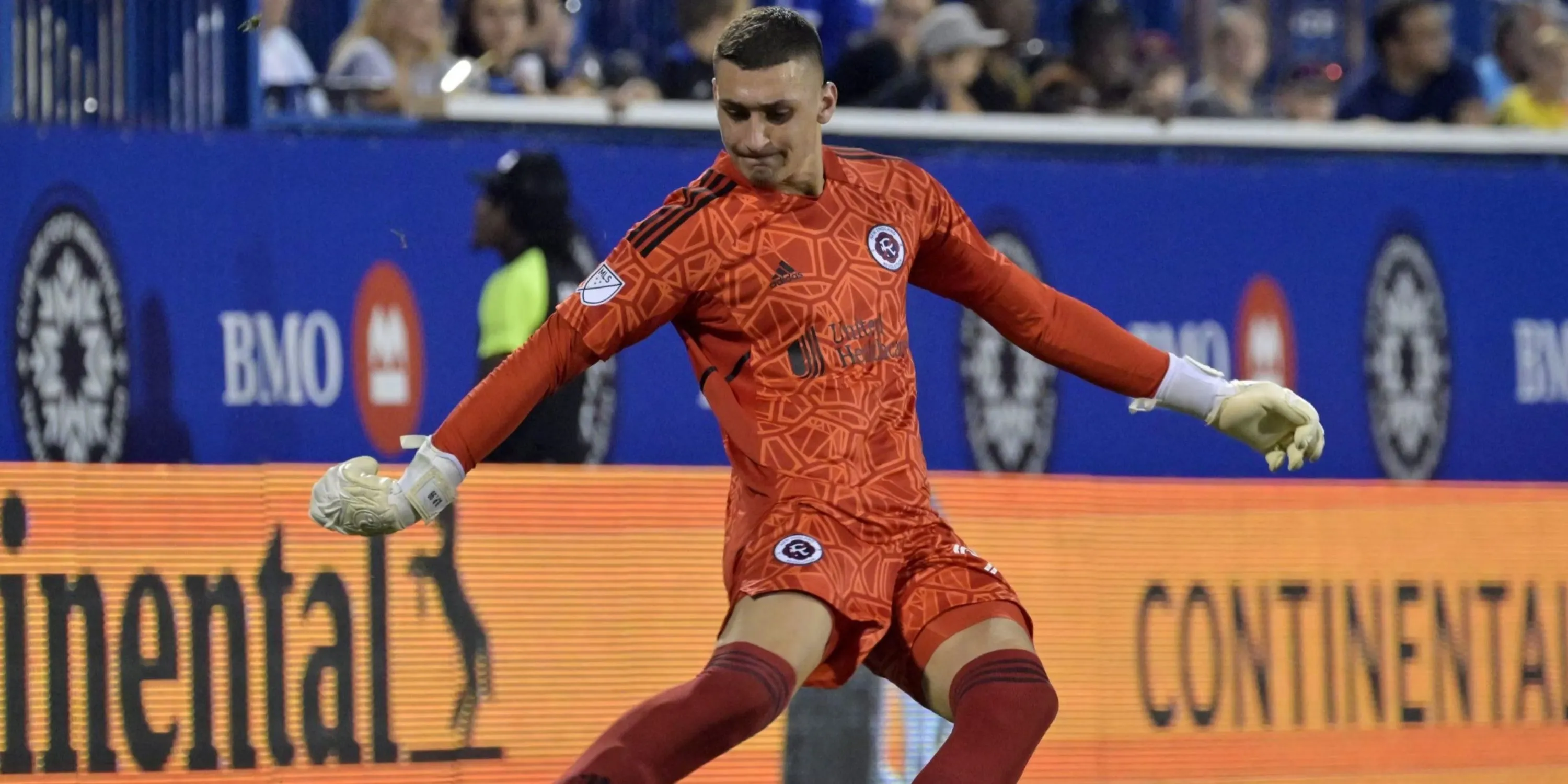 Thủ môn Djordje Petrovic ra mắt Chelsea tại Premier League