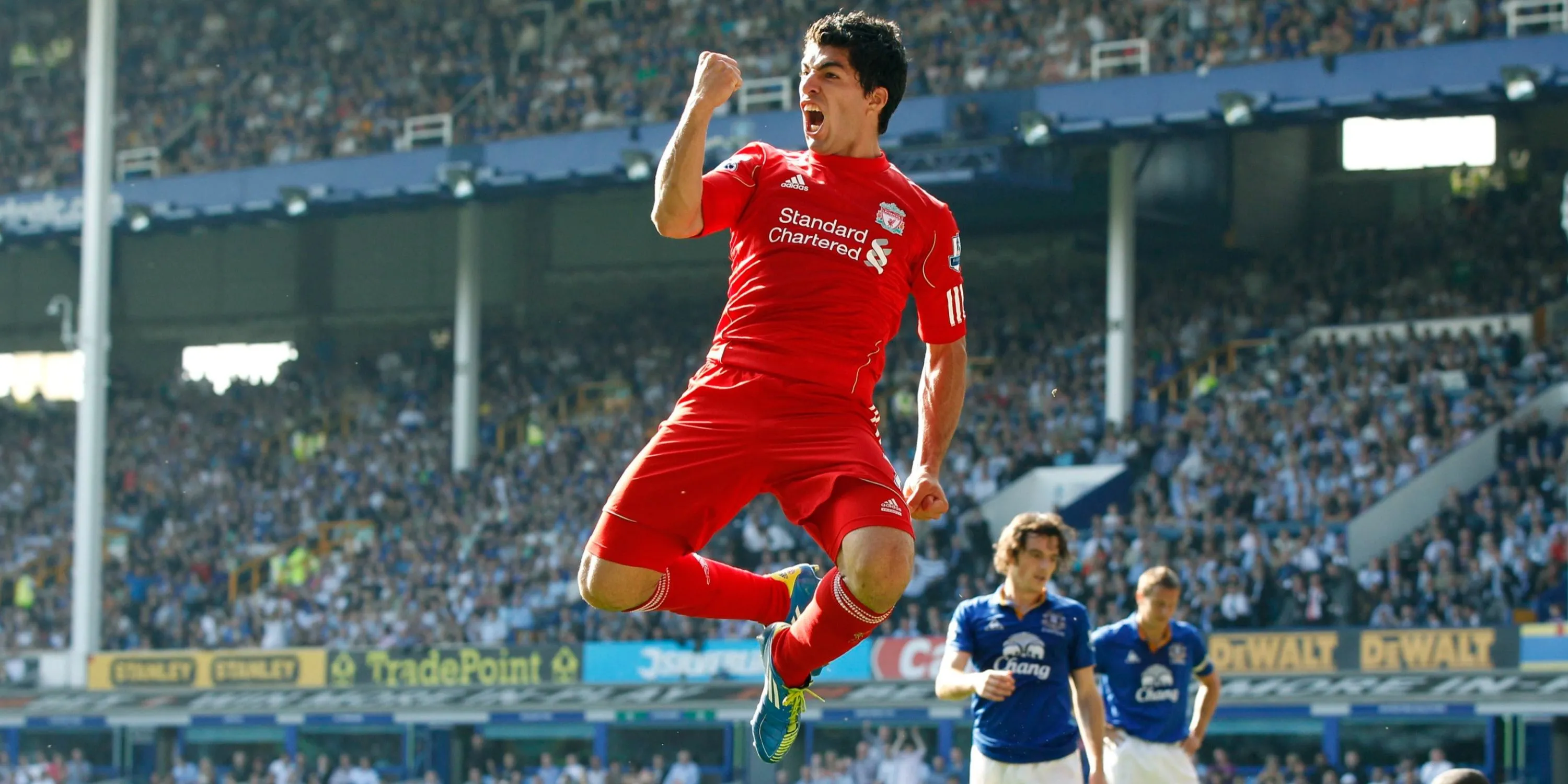 Tiền đạo Luis Suárez ăn mừng bàn thắng cuồng nhiệt khi còn khoác áo Liverpool
