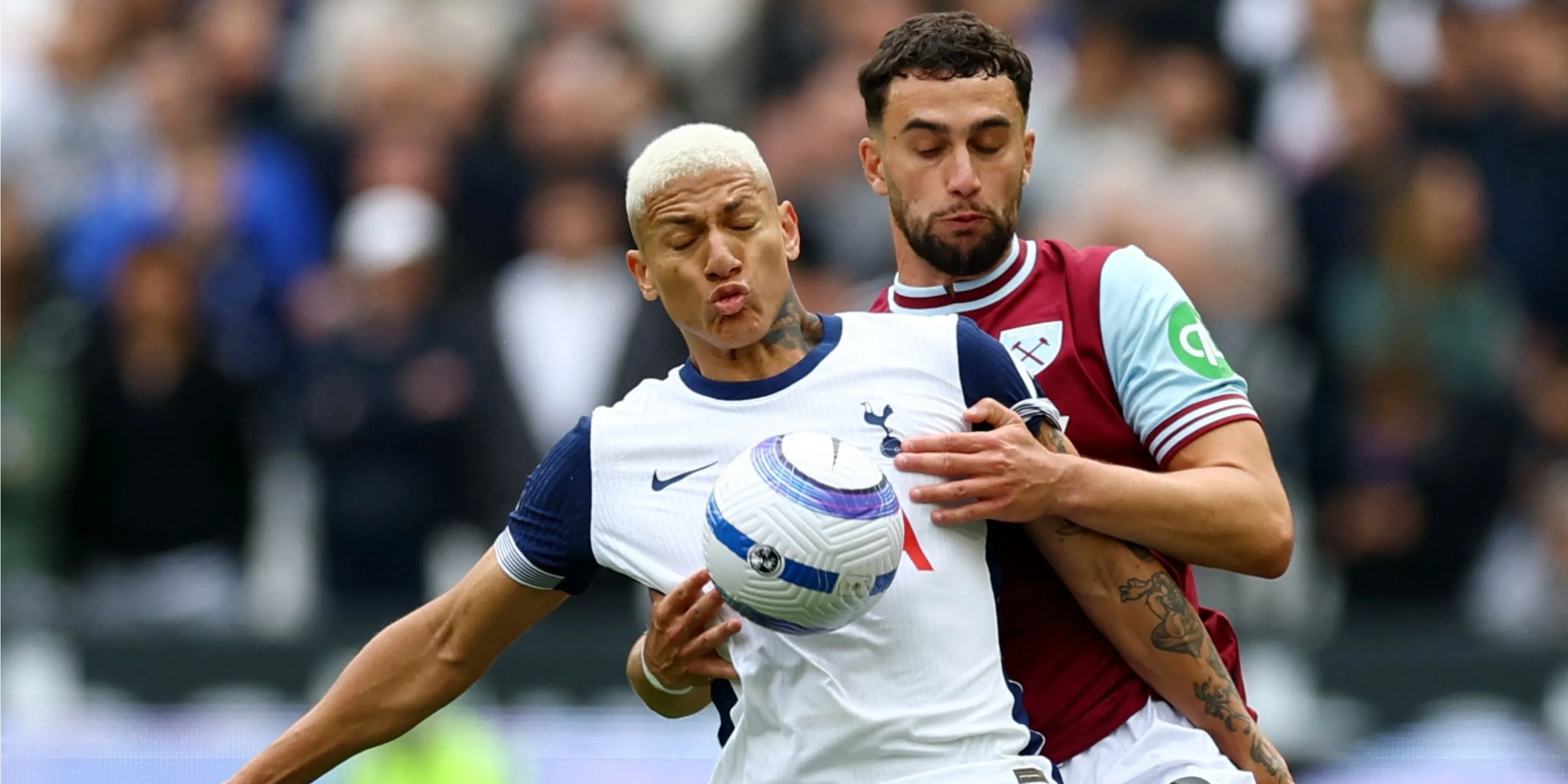 Tiền đạo Richarlison tỏ ra thất vọng trong màu áo Tottenham
