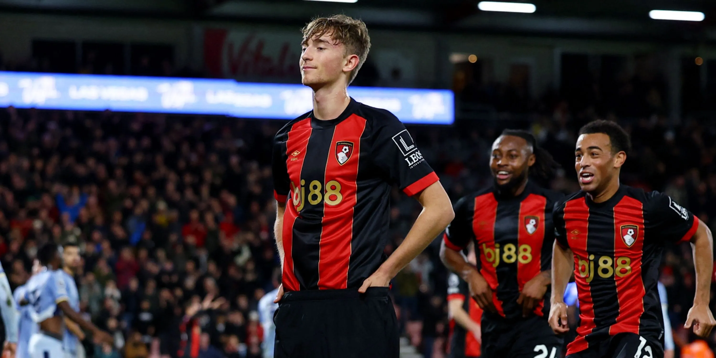 Trung vệ trẻ Dean Huijsen trong màu áo Bournemouth tại Premier League