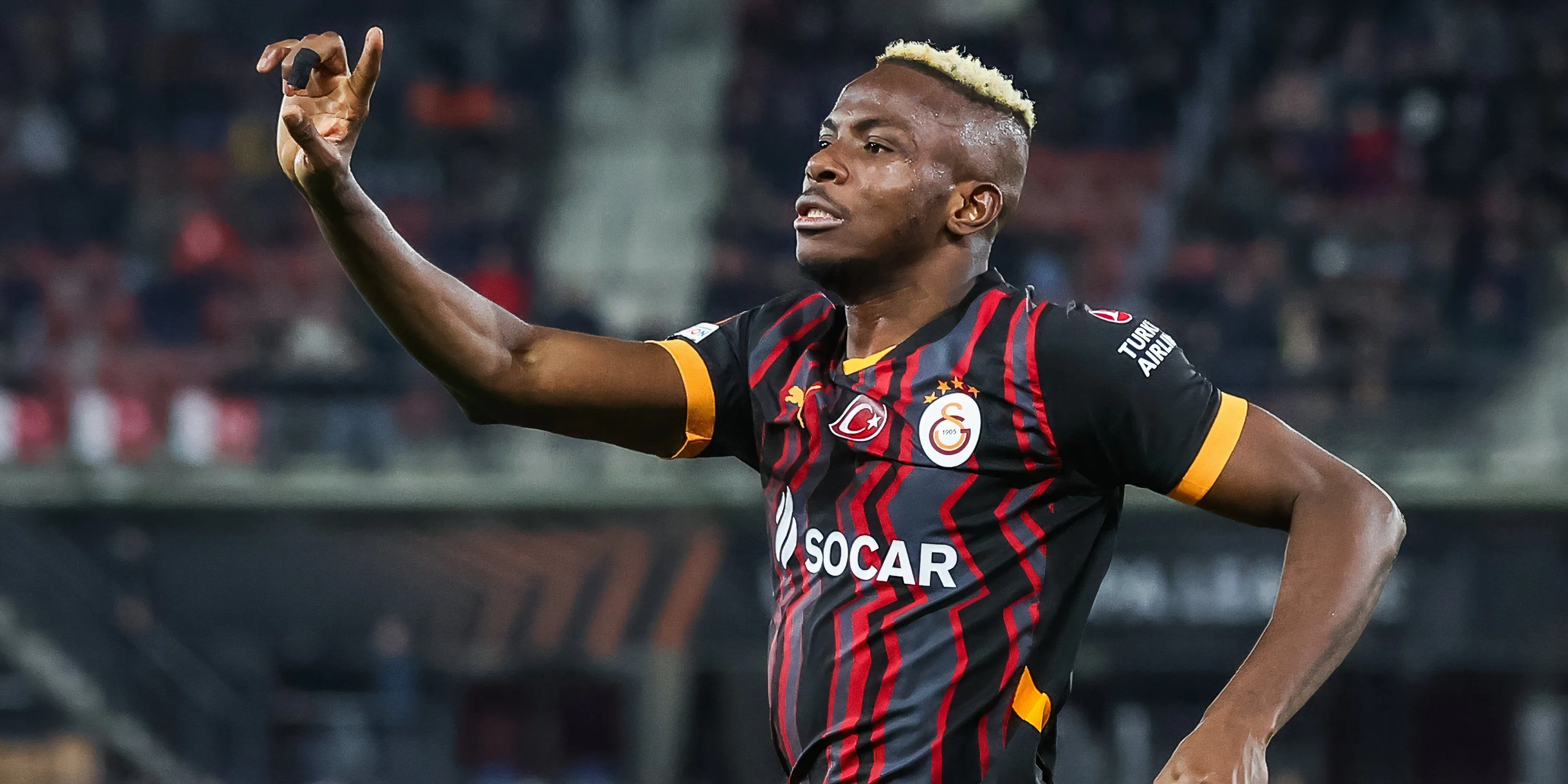 Victor Osimhen ăn mừng sau khi ghi bàn cho Galatasaray