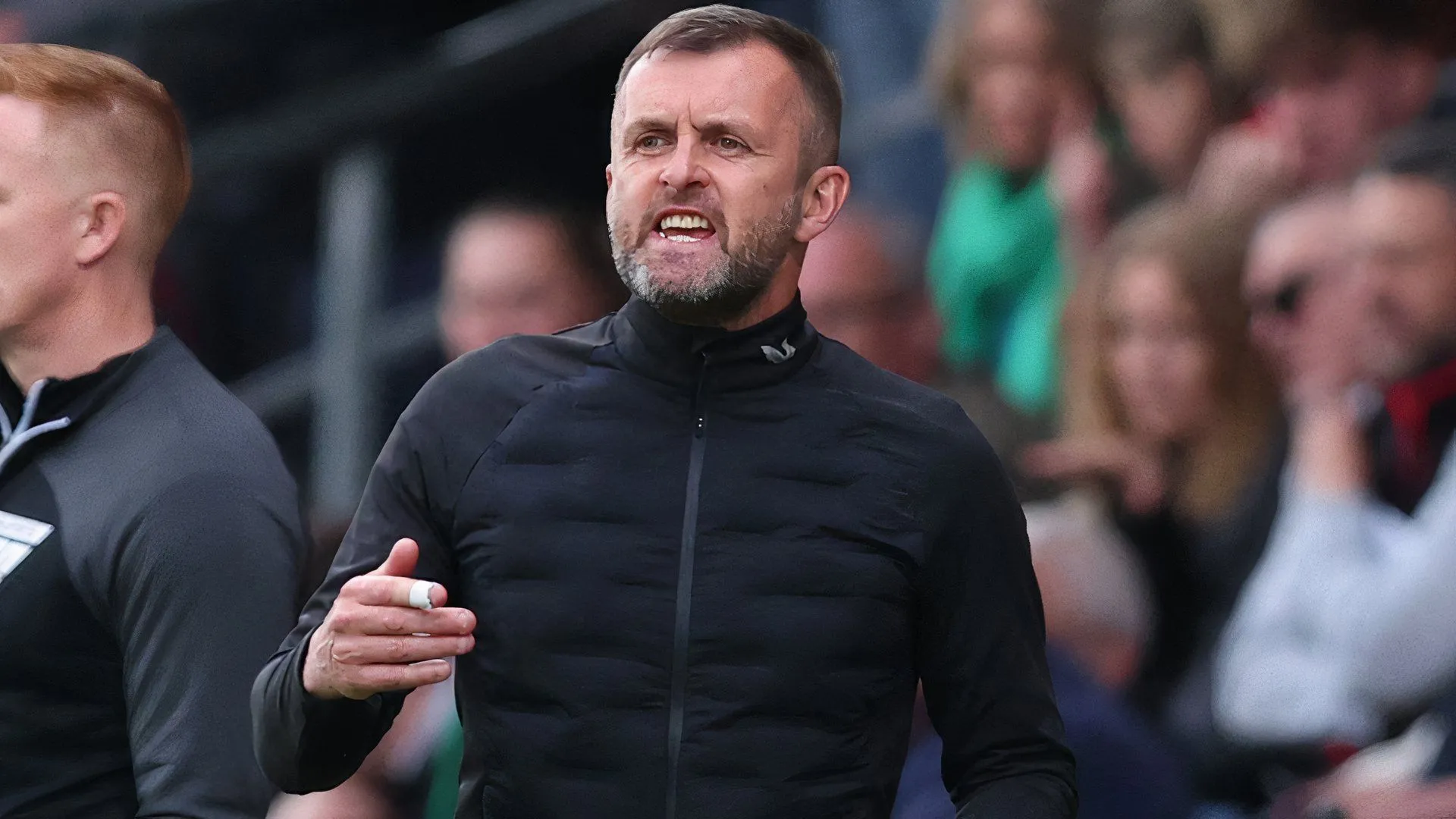 Chân dung HLV Nathan Jones, người vừa giúp Charlton Athletic giành vé thăng hạng