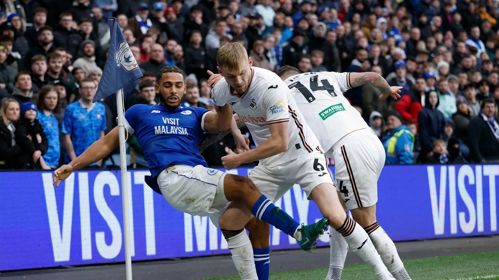 Harry Darling thi đấu trong trận derby Nam Wales, một trận đấu quan trọng của Cardiff City