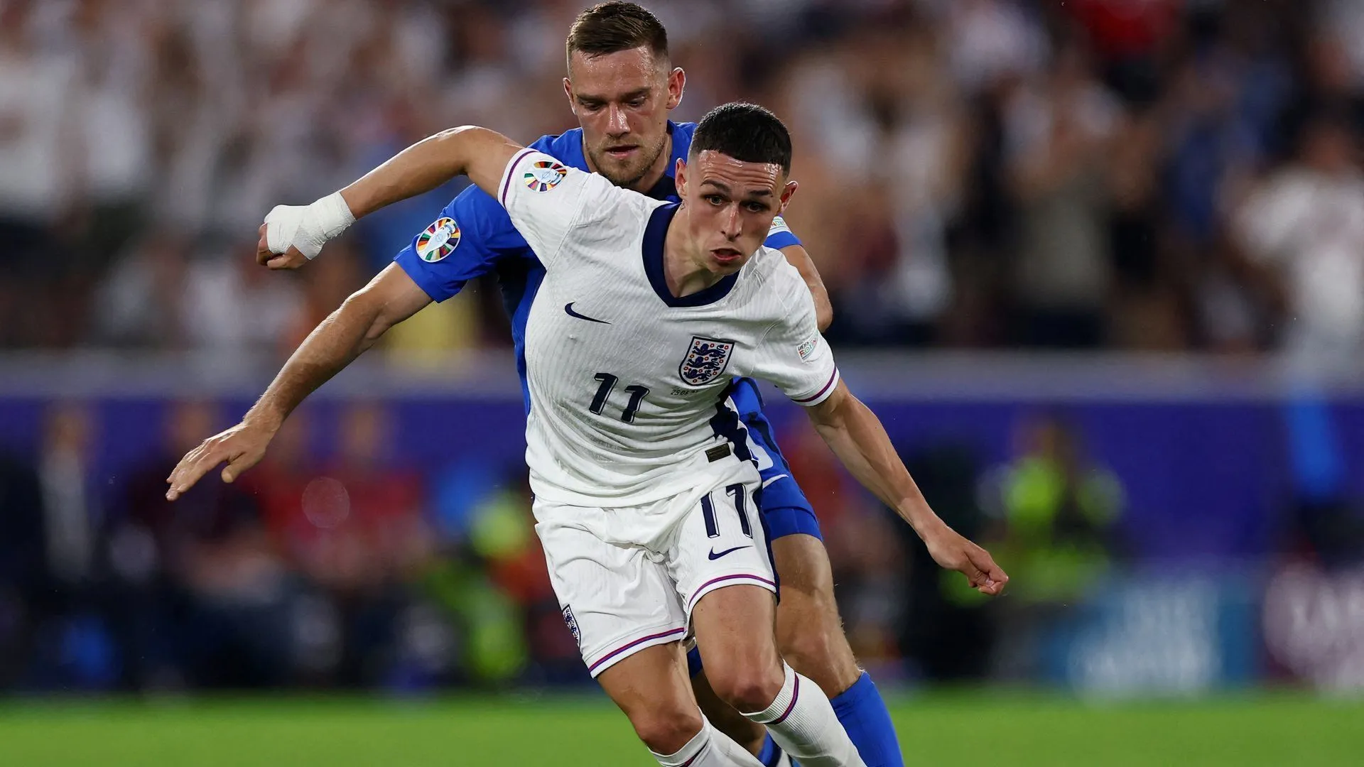 HLV Steve Cooper dẫn dắt đội tuyển U17 Anh vô địch World Cup 2017 với các tài năng như Phil Foden