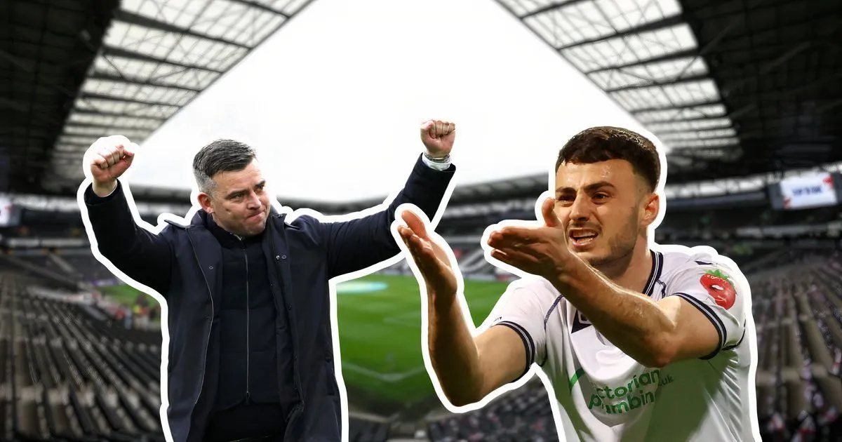 HLV Steven Schumacher cùng cầu thủ Aaron Collins, liên quan đến thương vụ chuyển nhượng gần đây của Bolton Wanderers