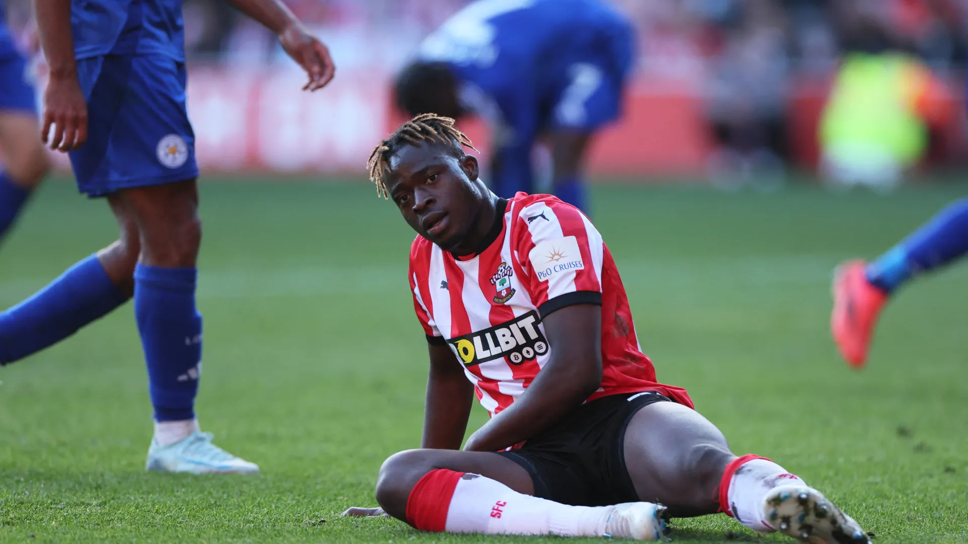 Kamaldeen Sulemana trong màu áo Southampton thi đấu tại Premier League