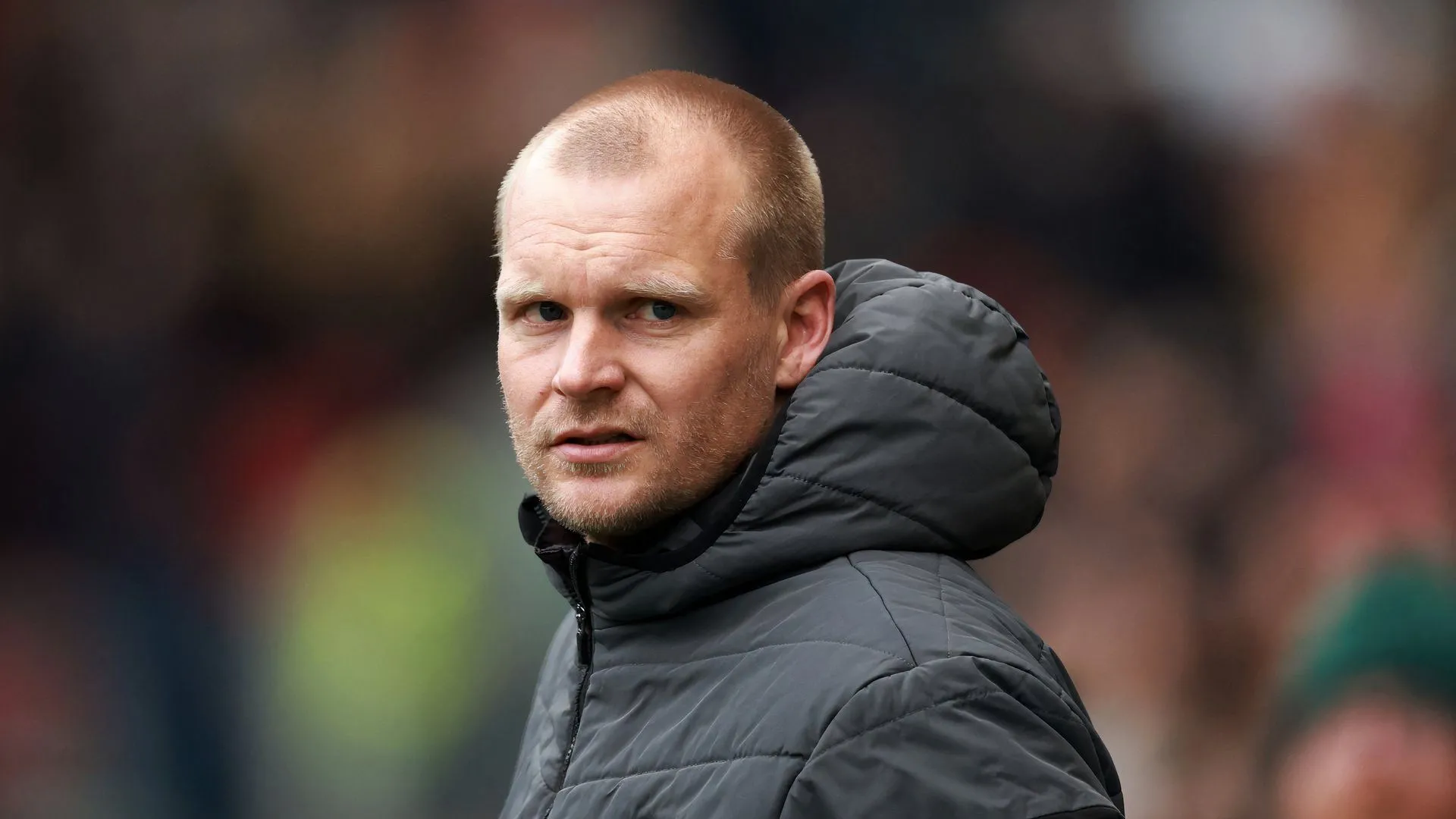Liam Manning, huấn luyện viên trưởng của Norwich City, từng làm việc với Harry Darling tại MK Dons.
