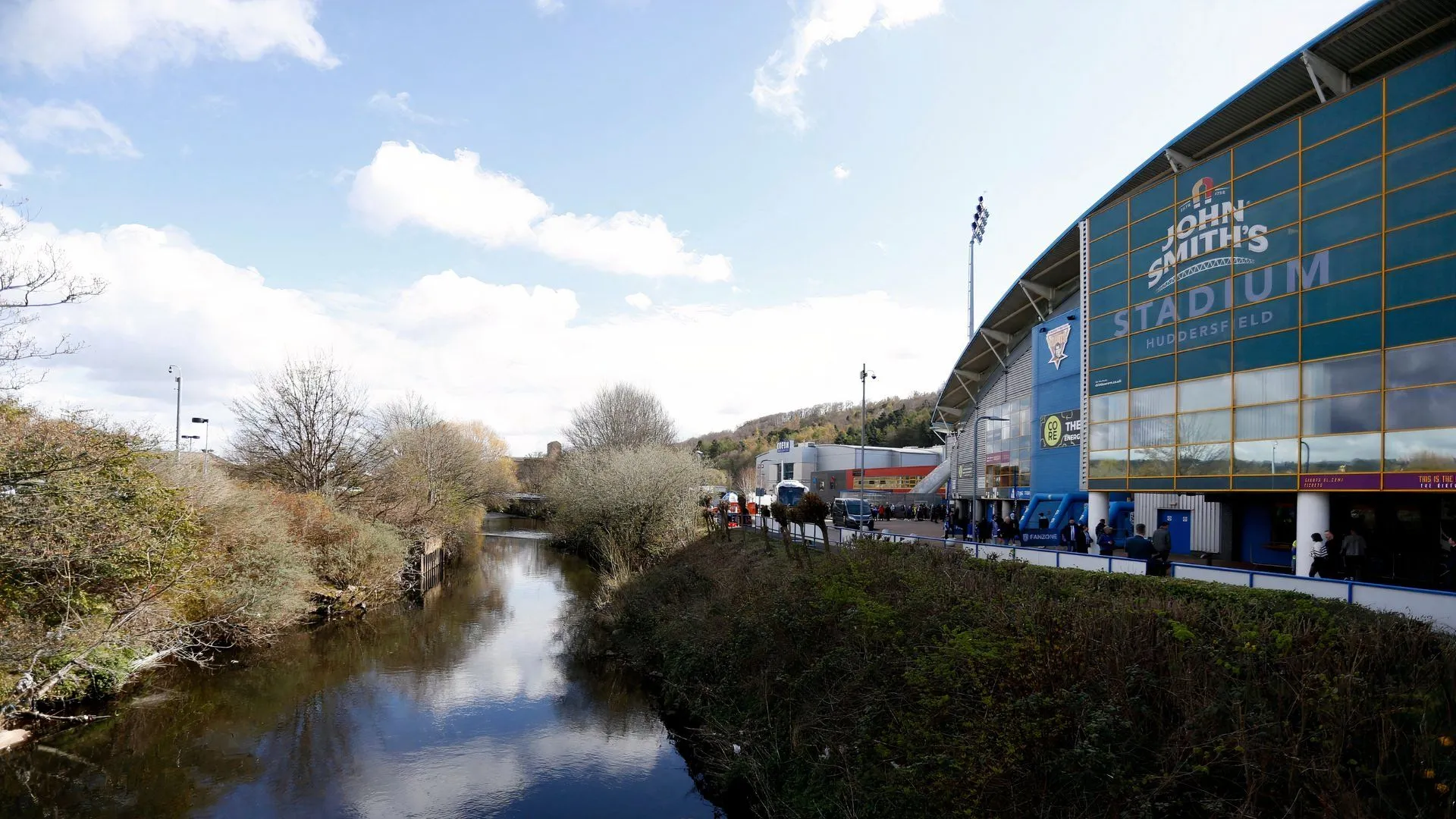 Sân vận động John Smith's, sân nhà của Huddersfield Town.