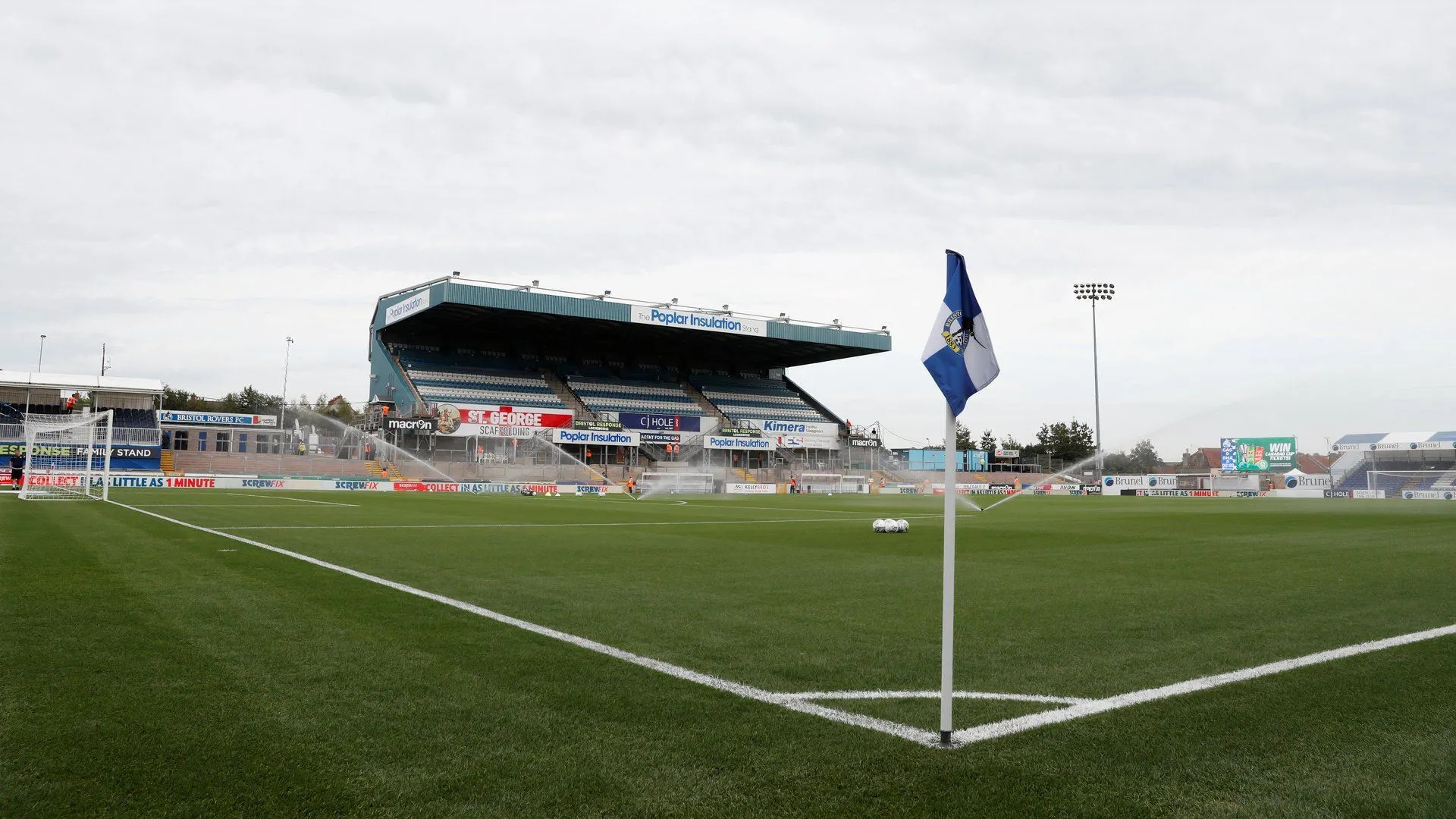 Sân vận động Memorial Ground, sân nhà của Bristol Rovers - CLB chủ quản của Kamil Conteh