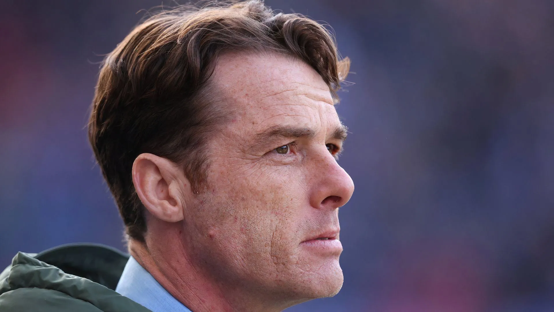 Scott Parker chỉ đạo trận đấu cho Burnley