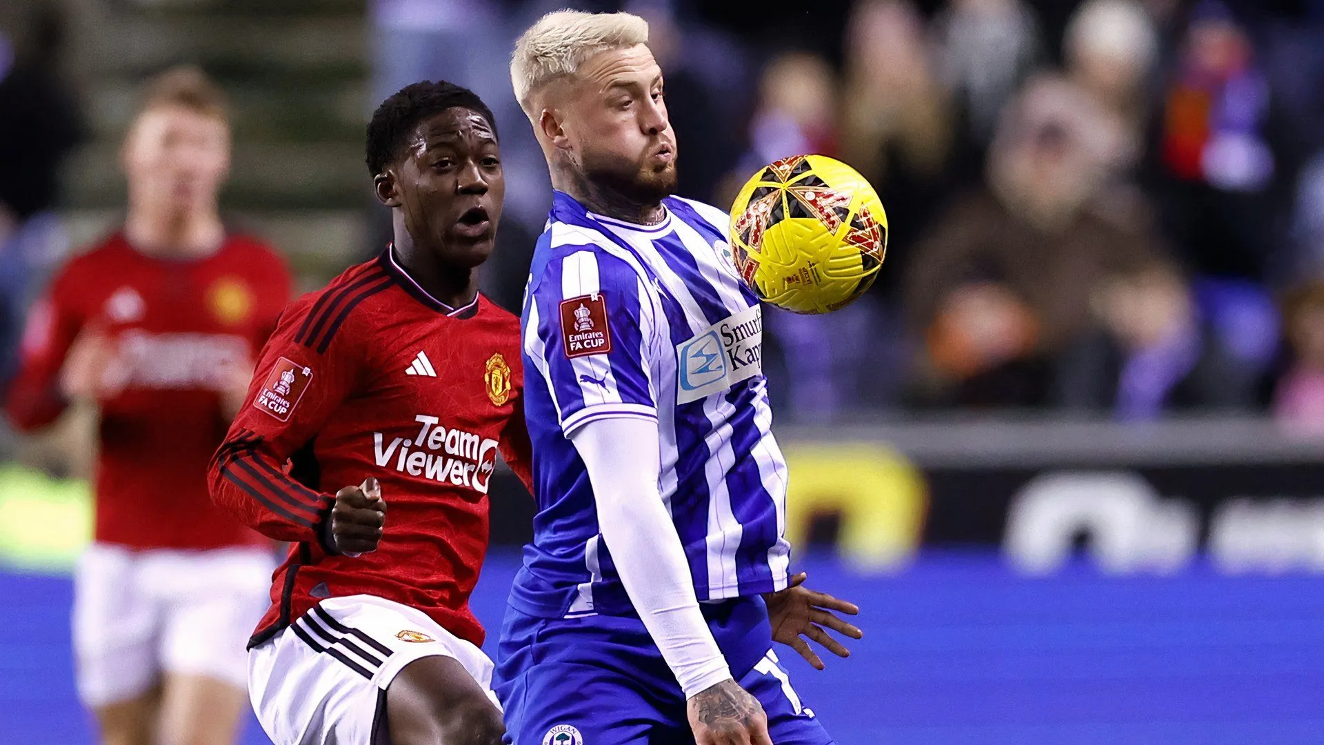 Stephen Humphrys thi đấu cho Barnsley FC