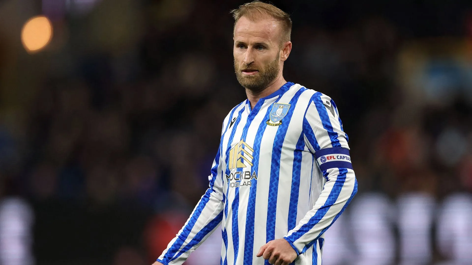 Tiền vệ Barry Bannan của Sheffield Wednesday trong một trận đấu
