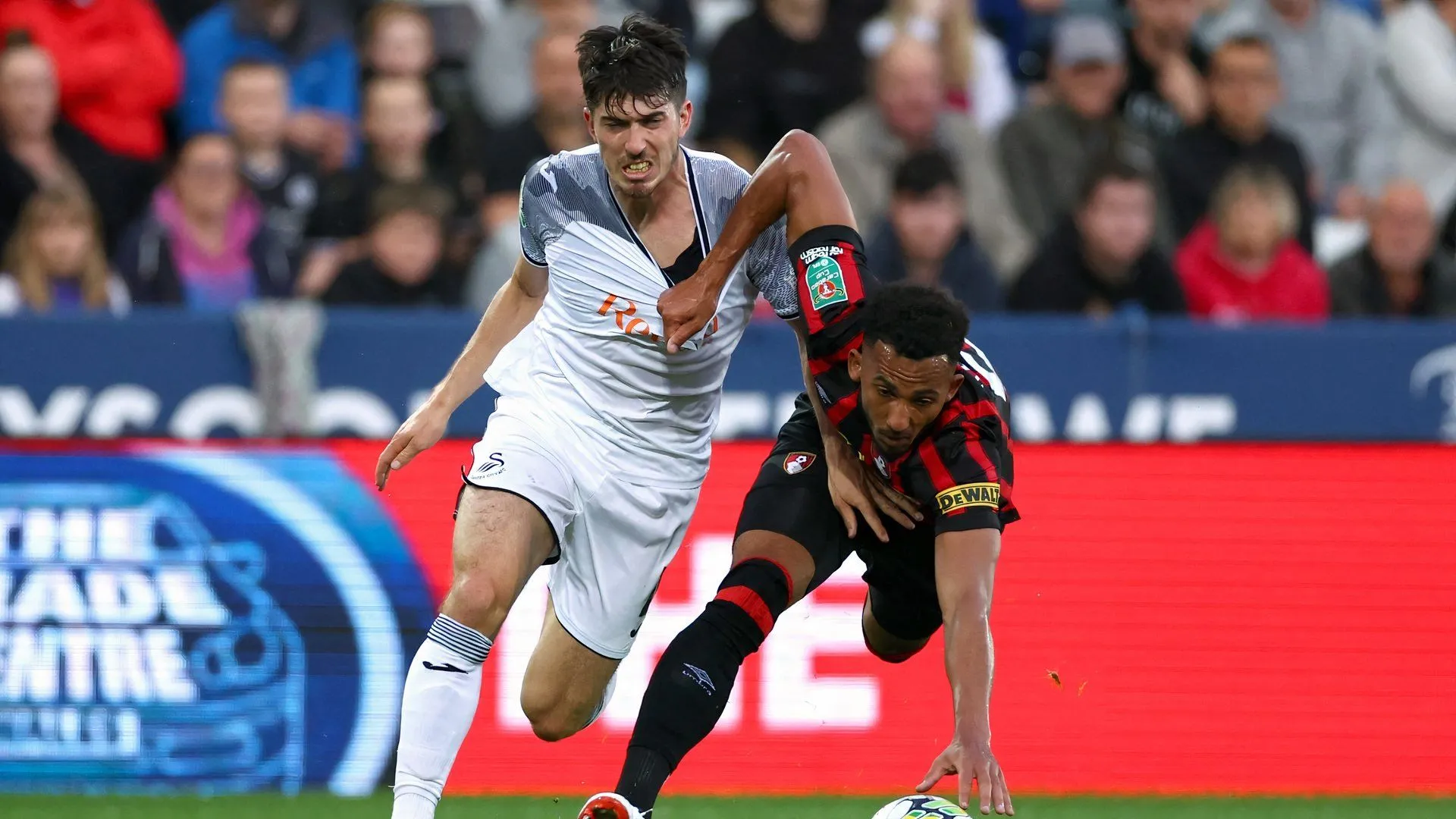 Biểu tượng của câu lạc bộ Swansea City, đội bóng định giá Josh Key 5 triệu bảng.
