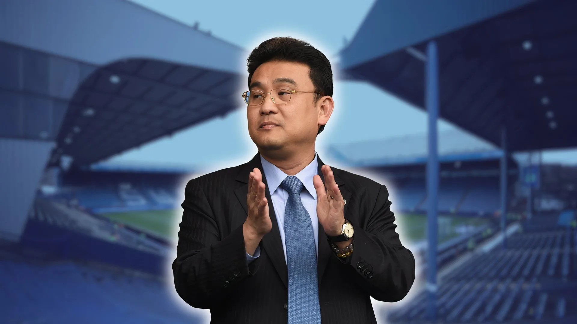 Chủ tịch Dejphon Chansiri của Sheffield Wednesday, người đang đối mặt với nhiều chỉ trích trong bối cảnh khủng hoảng tài chính và chuyển nhượng của câu lạc bộ.