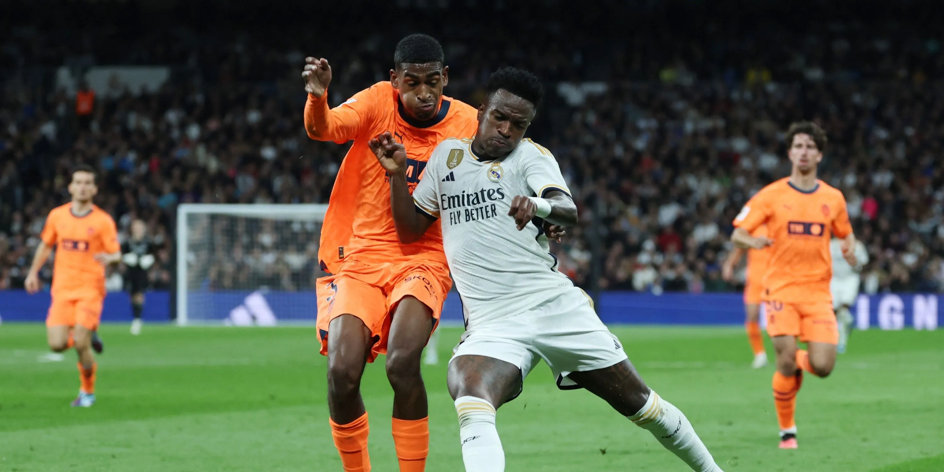 Cristhian Mosquera trong màu áo Valencia, sẵn sàng cho Premier League.