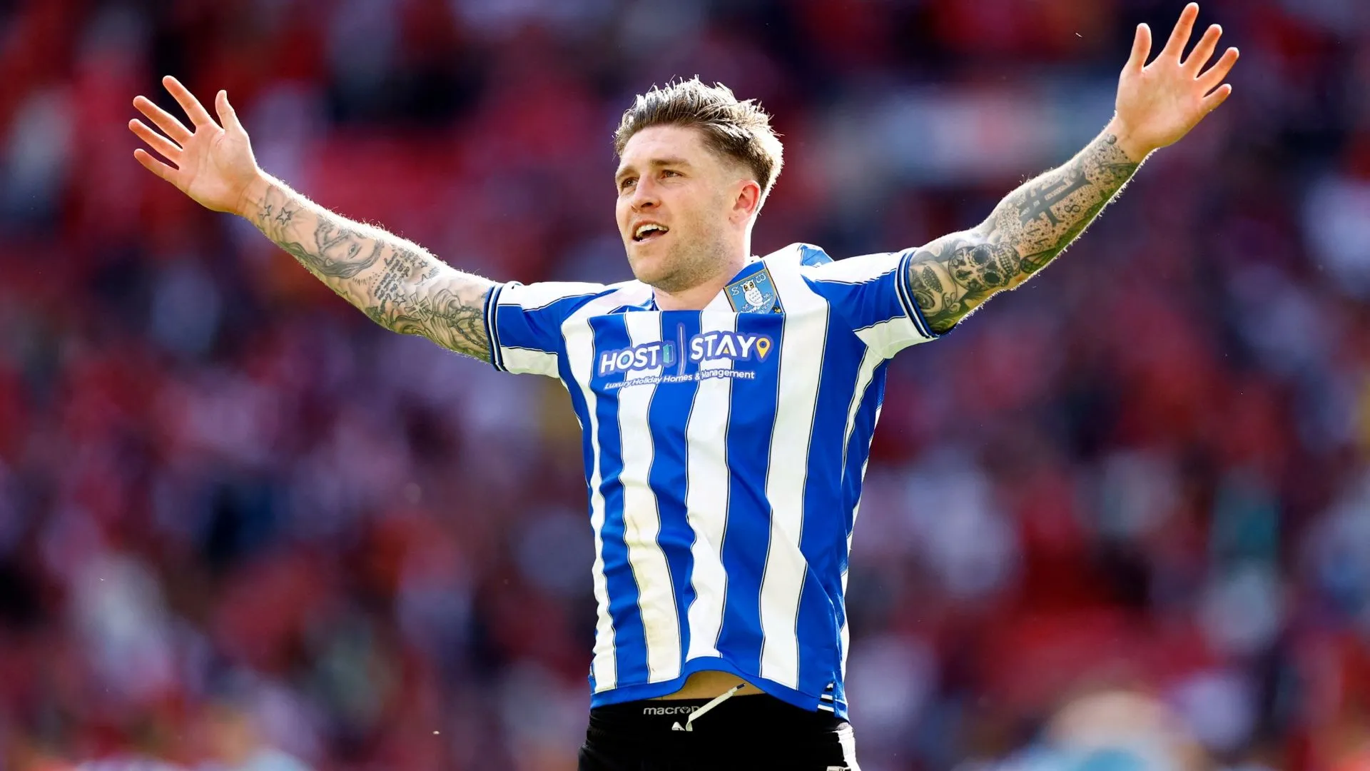 Josh Windass ăn mừng bàn thắng quan trọng