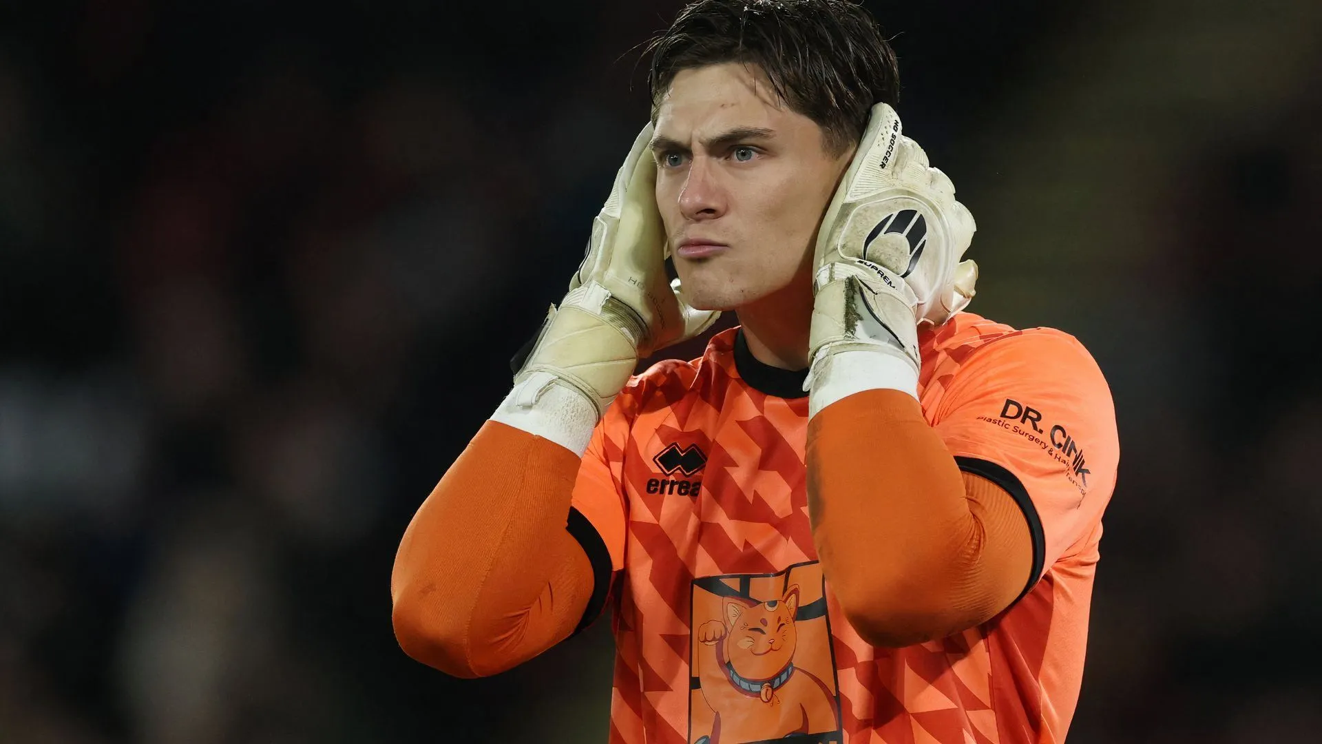 Michael Cooper trong màu áo Sheffield United, câu lạc bộ đang 'làm khó' Everton