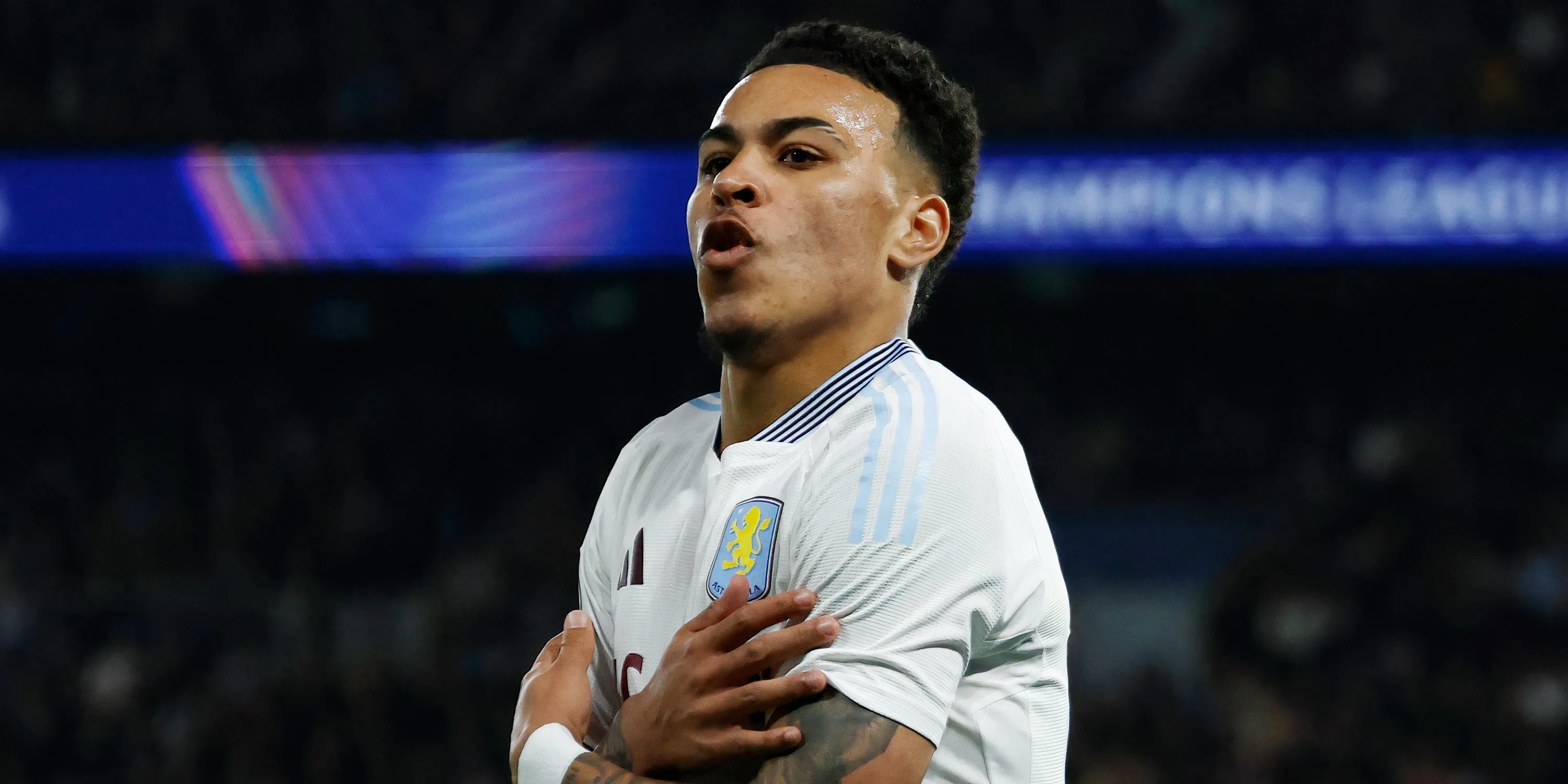 Morgan Rogers, ngôi sao của Aston Villa, trong một trận đấu