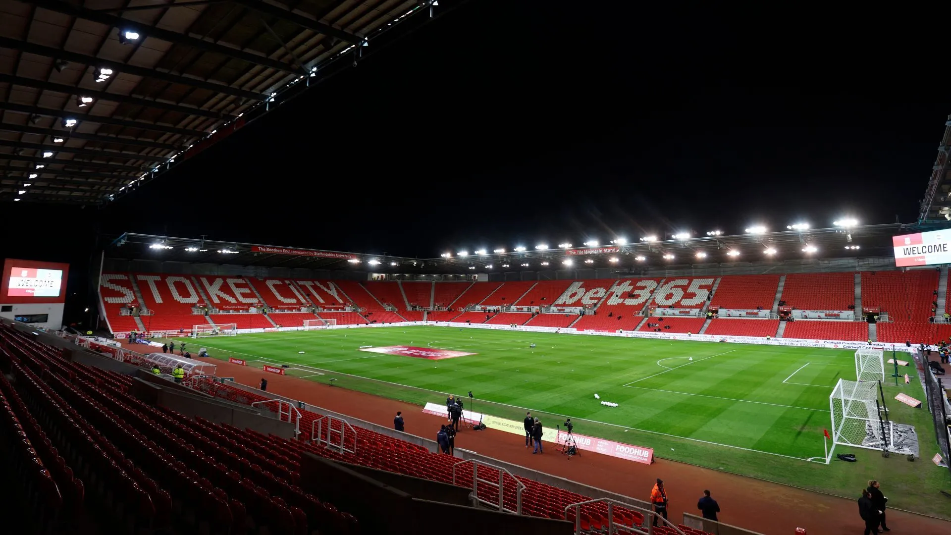 Sân vận động Bet365 của Stoke City, bị mô tả là lạnh lẽo, lộng gió và thiếu đi sự đe dọa thường thấy.