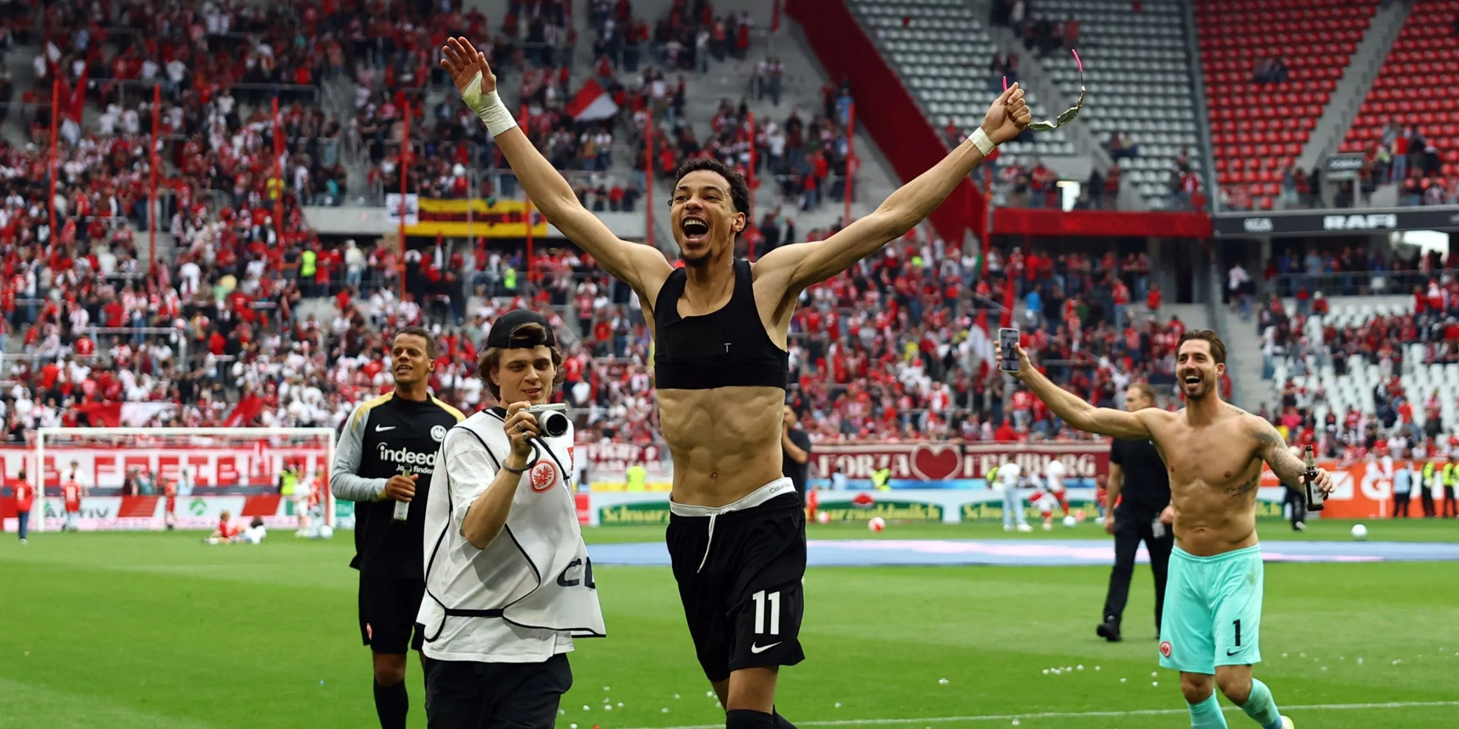 Tiền đạo Hugo Ekitike trong màu áo Eintracht Frankfurt