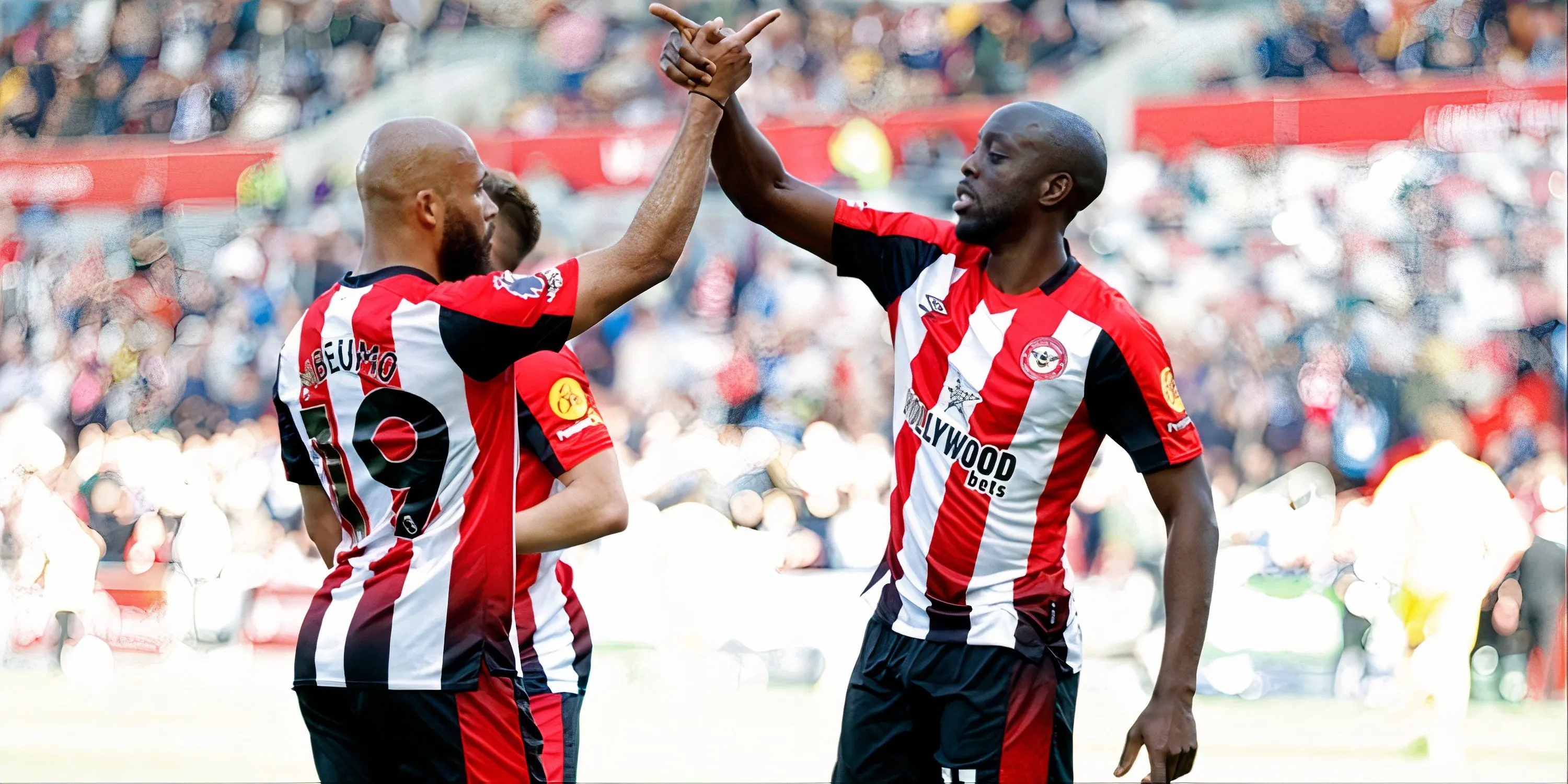 Tiền đạo Yoane Wissa của Brentford trên sân cỏ