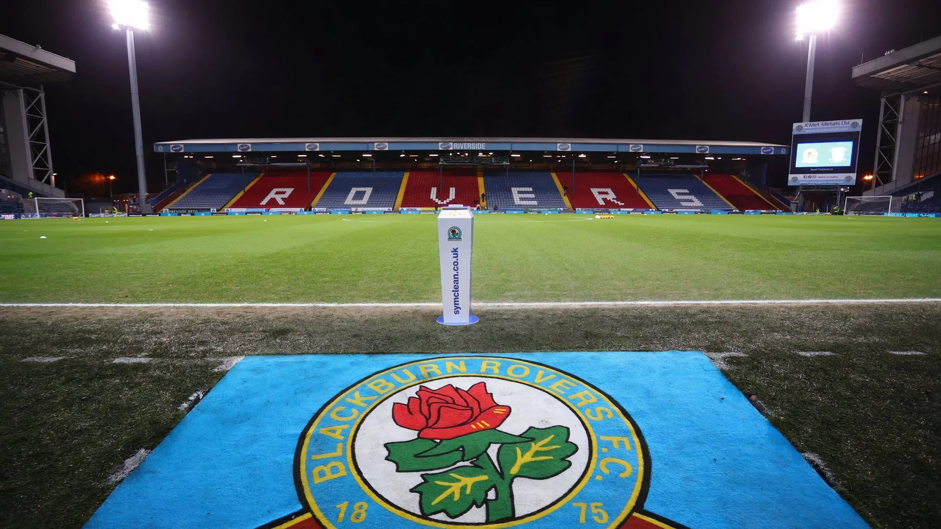 Toàn cảnh sân Ewood Park của Blackburn Rovers, một biểu tượng lịch sử nhưng hiện tại thường xuyên vắng lặng.