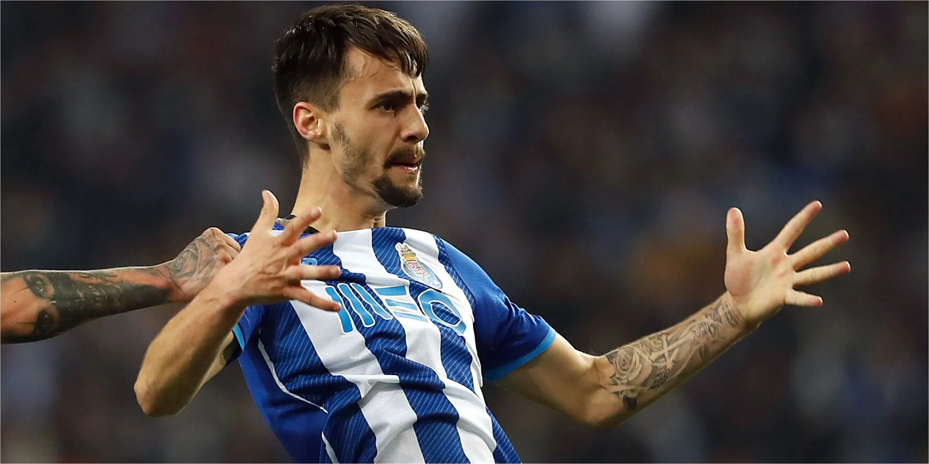 Fabio Vieira thi đấu cho Porto trước khi gia nhập Arsenal