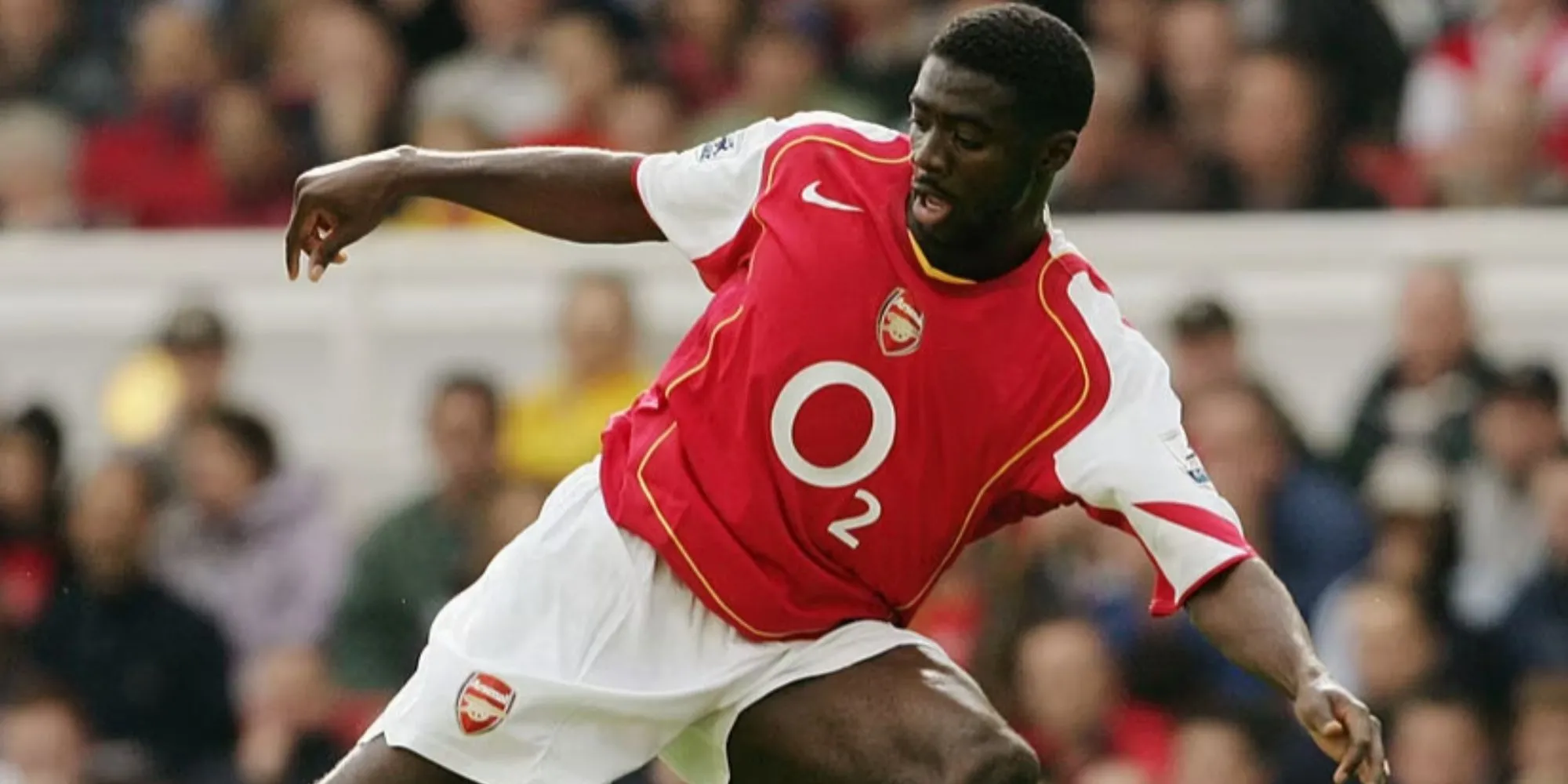 Kolo Toure thi đấu đầy nhiệt huyết cho Arsenal trong kỷ nguyên &quot;Bất bại&quot;.
