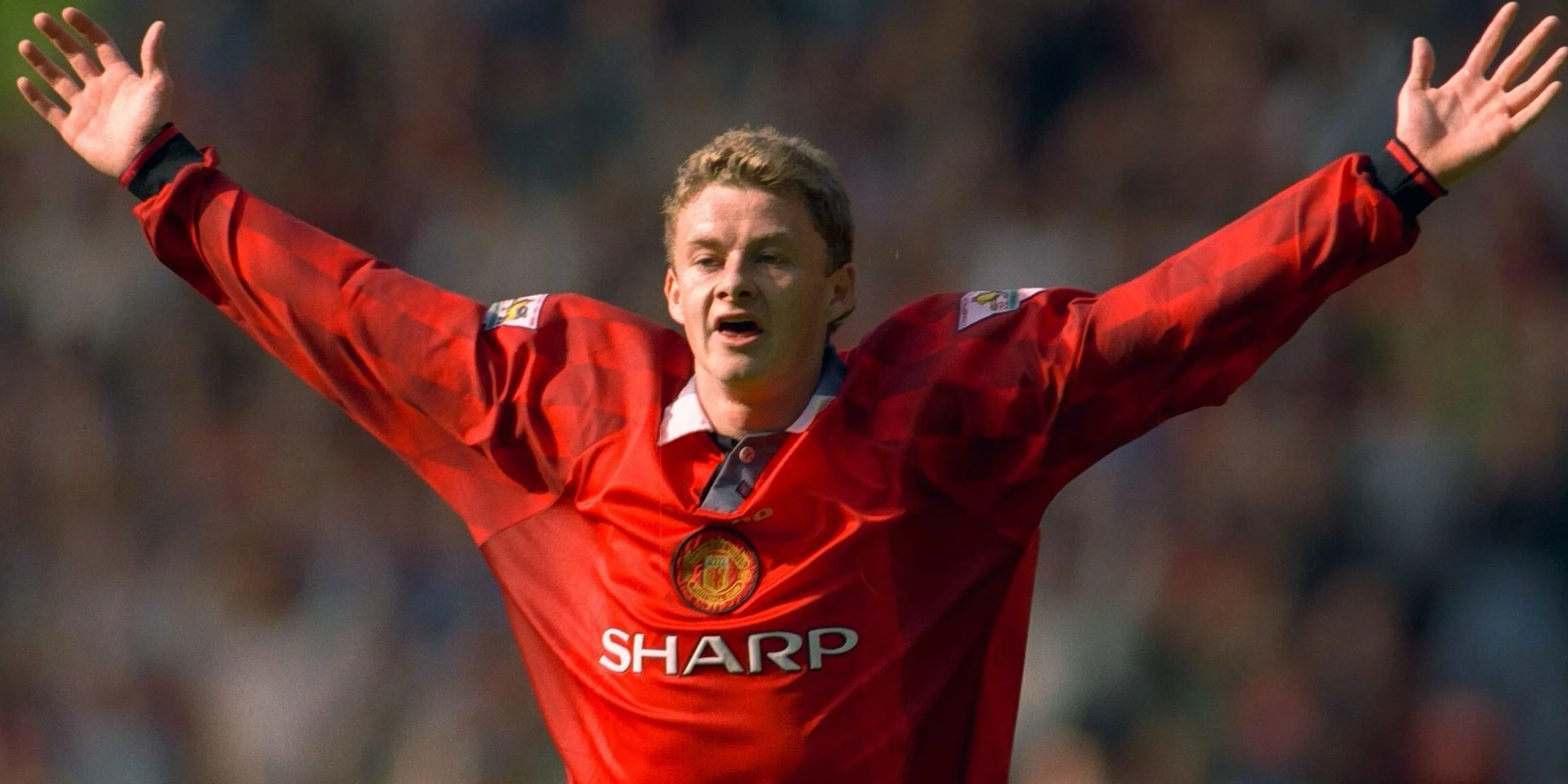 Ole Gunnar Solskjaer ghi bàn cho Manchester United, một trong những tiền đạo siêu dự bị vĩ đại.