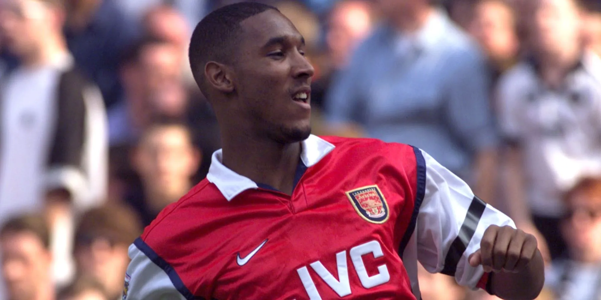 Tiền đạo Nicolas Anelka ăn mừng bàn thắng trong màu áo Arsenal thời kỳ đỉnh cao.