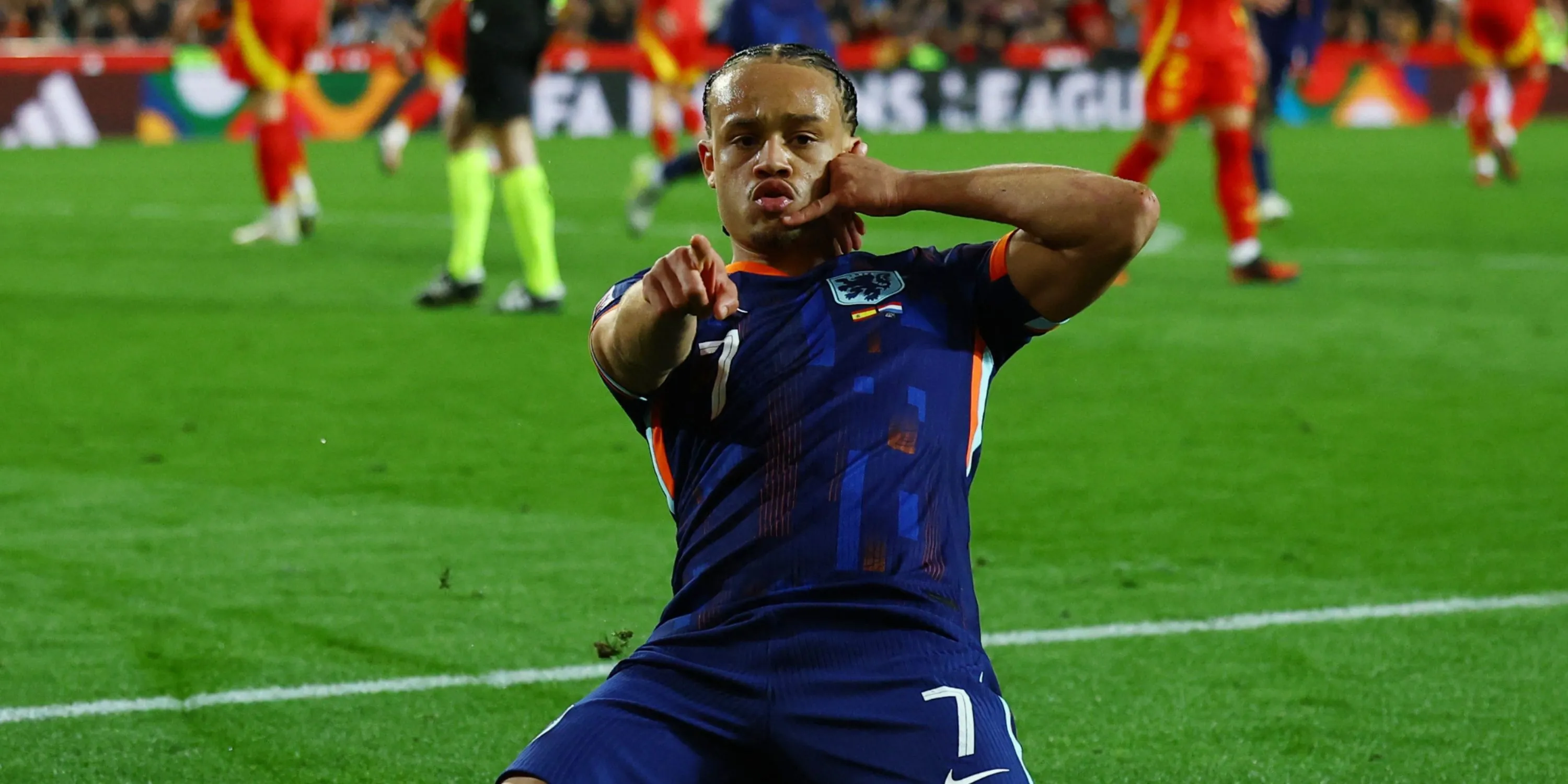 Xavi Simons, mục tiêu chuyển nhượng hàng đầu của Chelsea, trong màu áo RB Leipzig.