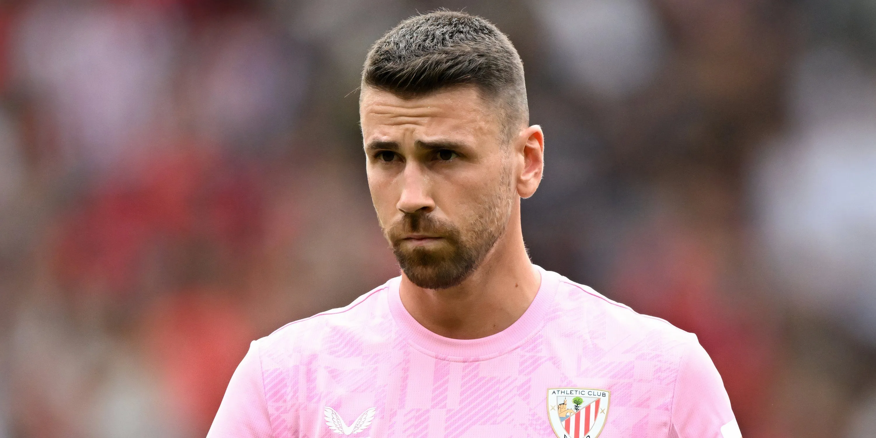 Thủ môn Unai Simon của Athletic Bilbao trong một pha cứu thua