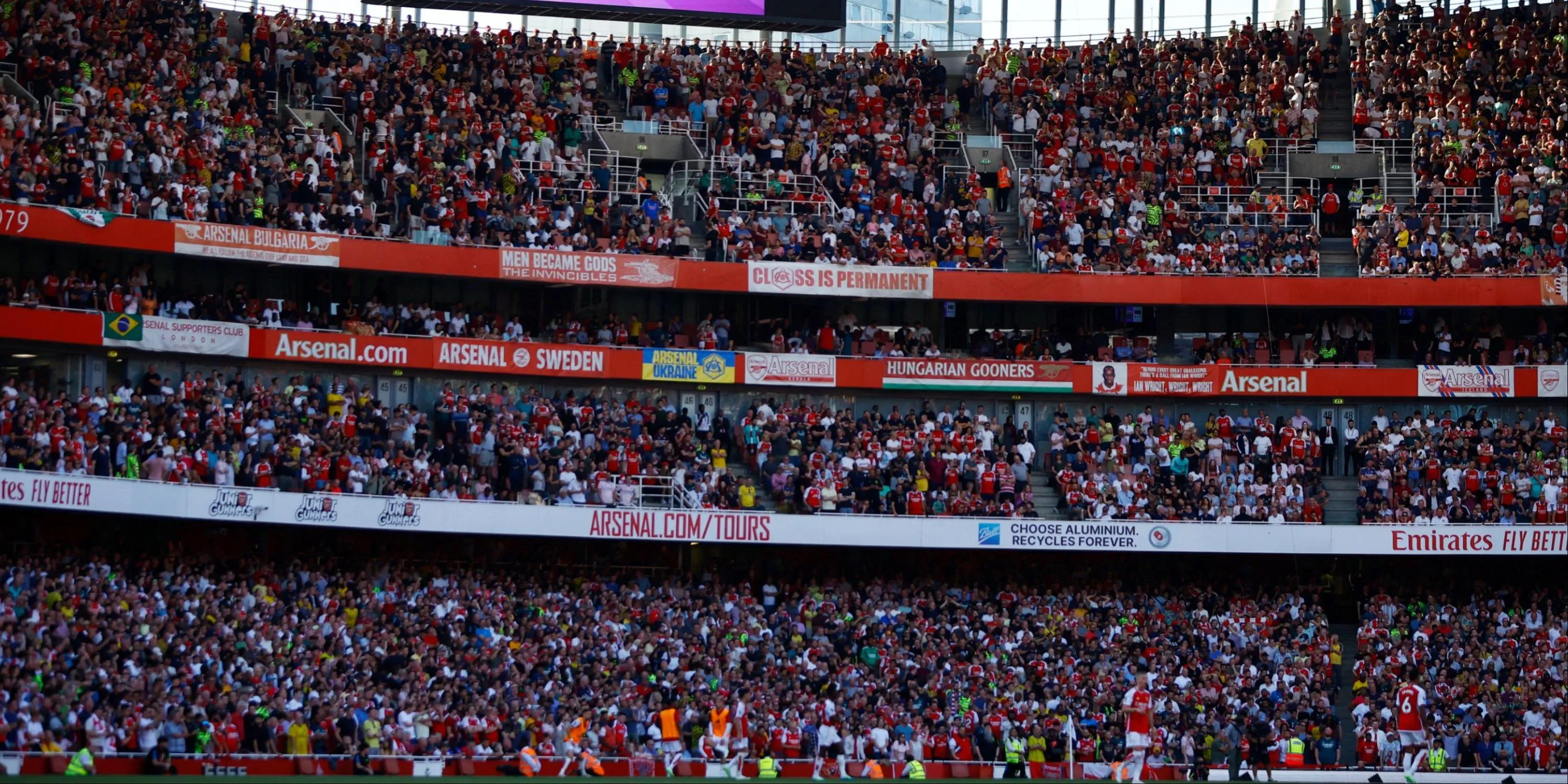 Toàn cảnh sân vận động Emirates của Arsenal