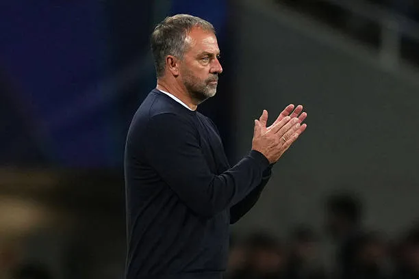 Flick đối mặt với nhiều vấn đề cần giải quyết ở Barcelona.