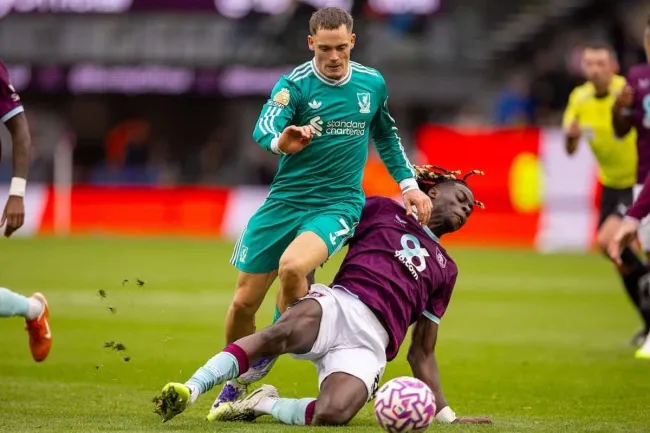 Florian Wirtz chưa tỏa sáng trong màu áo Liverpool, vấn đề hàng tiền vệ