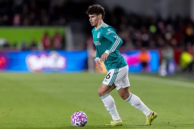 Milos Kerkez cần thời gian hòa nhập ở vị trí hậu vệ trái Liverpool giữa khủng hoảng hàng thủ