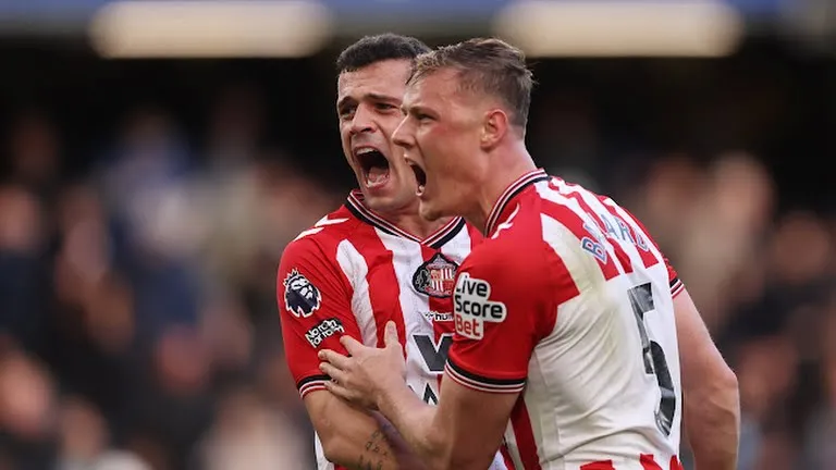 Tân binh Sunderland liên tục gây bất ngờ và tận dụng cơ hội để giành điểm trên sân khách.